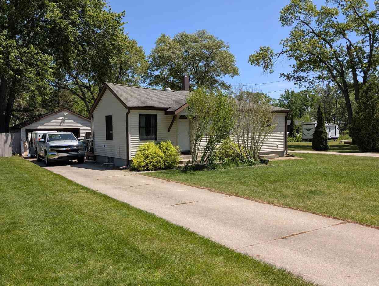 Homes For Sale - 246 Birch Drive<br/> Muskegon, MI 49445