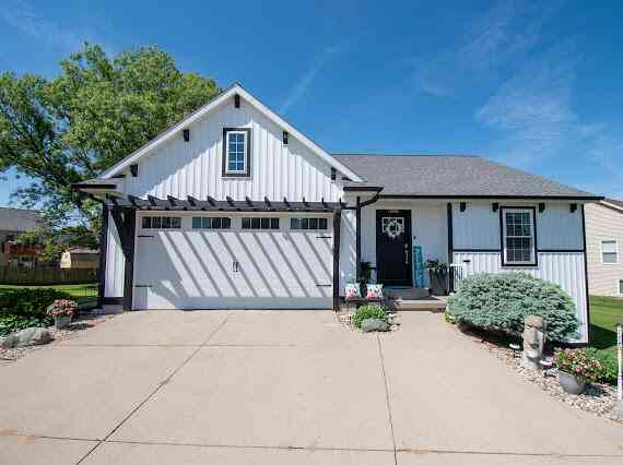 Homes For Sale - 8713 Willow Creek Drive<br/> Jenison, MI 49428