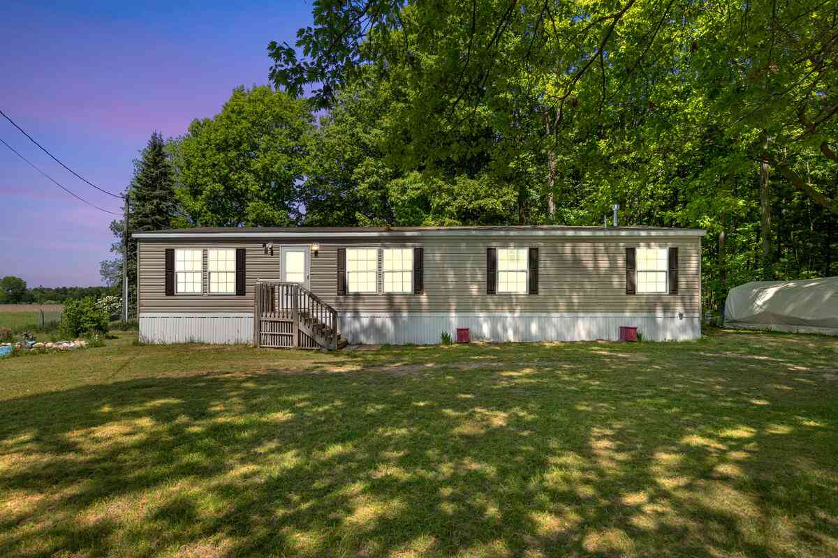 Mobile Home For Sale - 2757 127th Avenue<br/> Morley, MI 49336