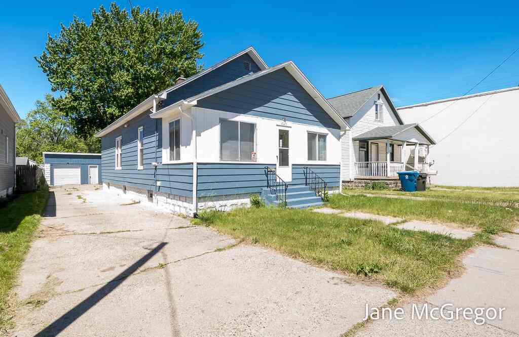 Homes For Sale - 2023 Henry Street<br/> Muskegon, MI 49441