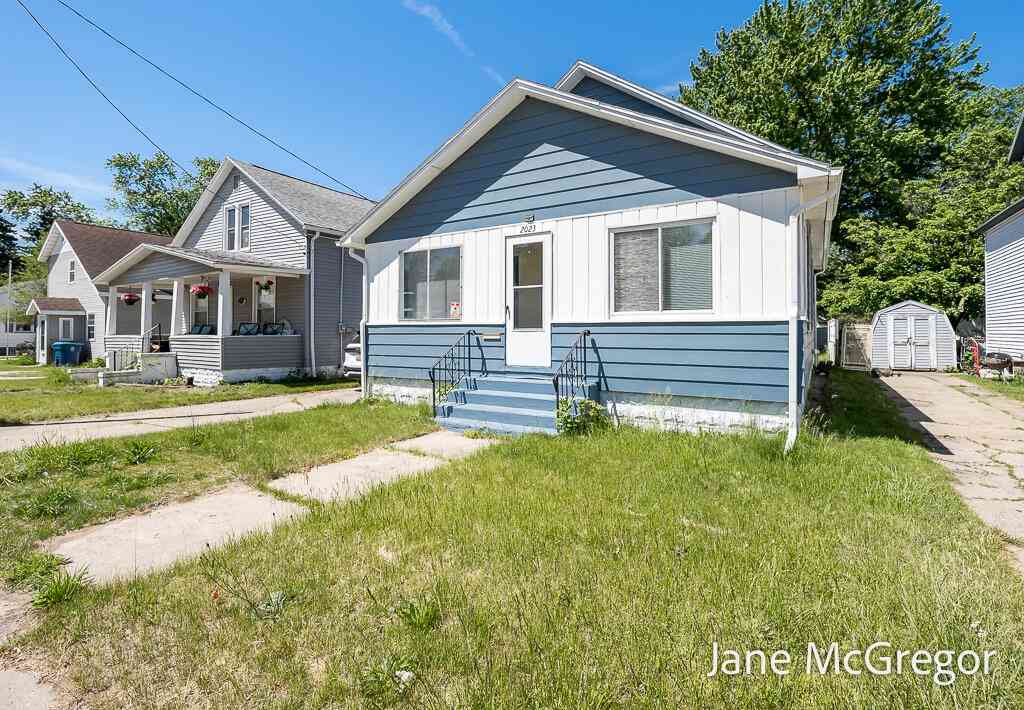 Homes For Sale - 2023 Henry Street<br/> Muskegon, MI 49441