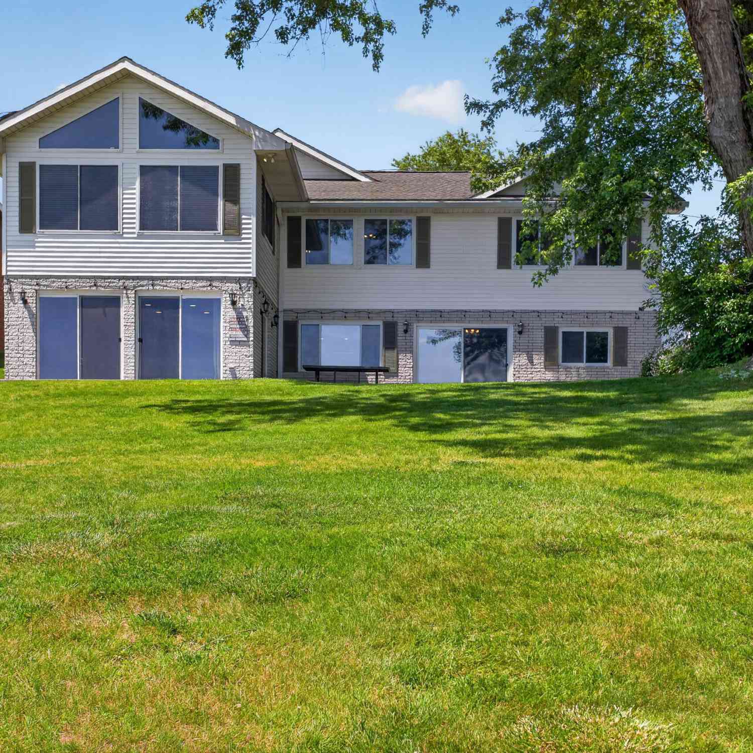 Homes For Rent - 11939 Greenbriar Drive<br/> Jerome, MI 49249
