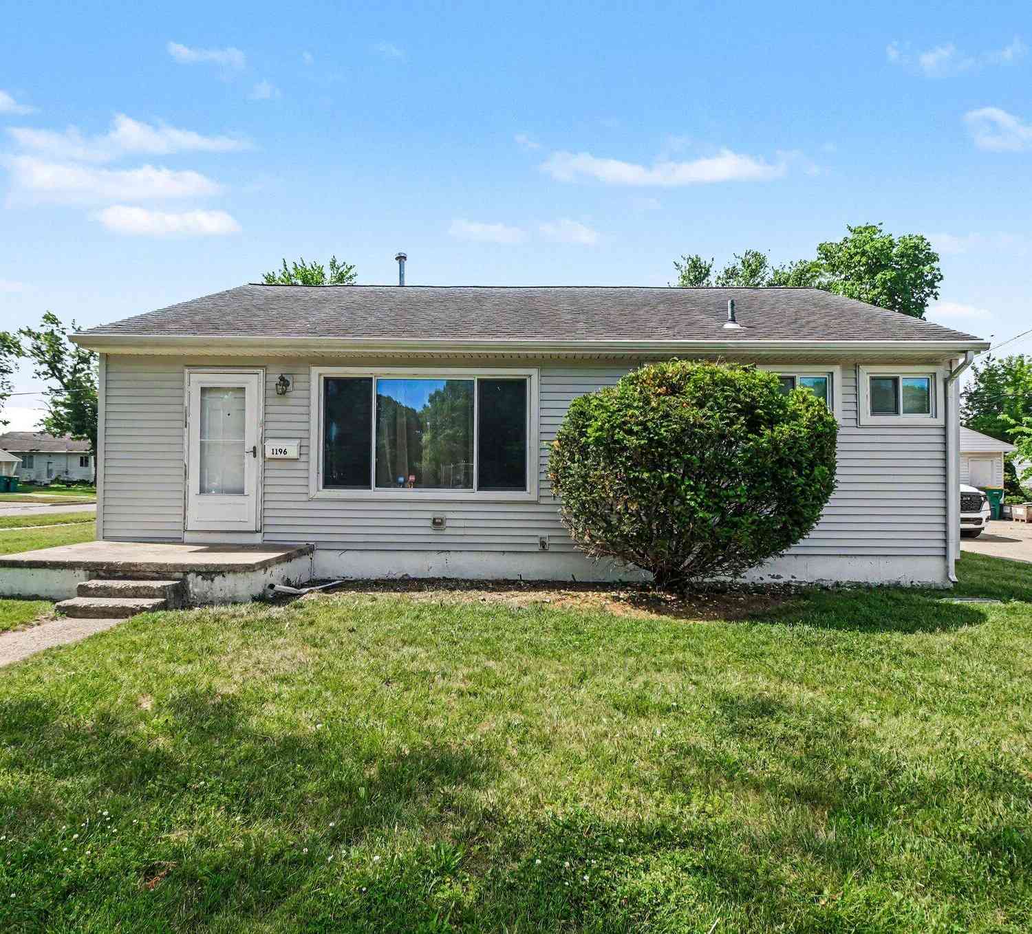 Homes For Sale - 1196 Shirley Drive<br/> Ypsilanti, MI 48198