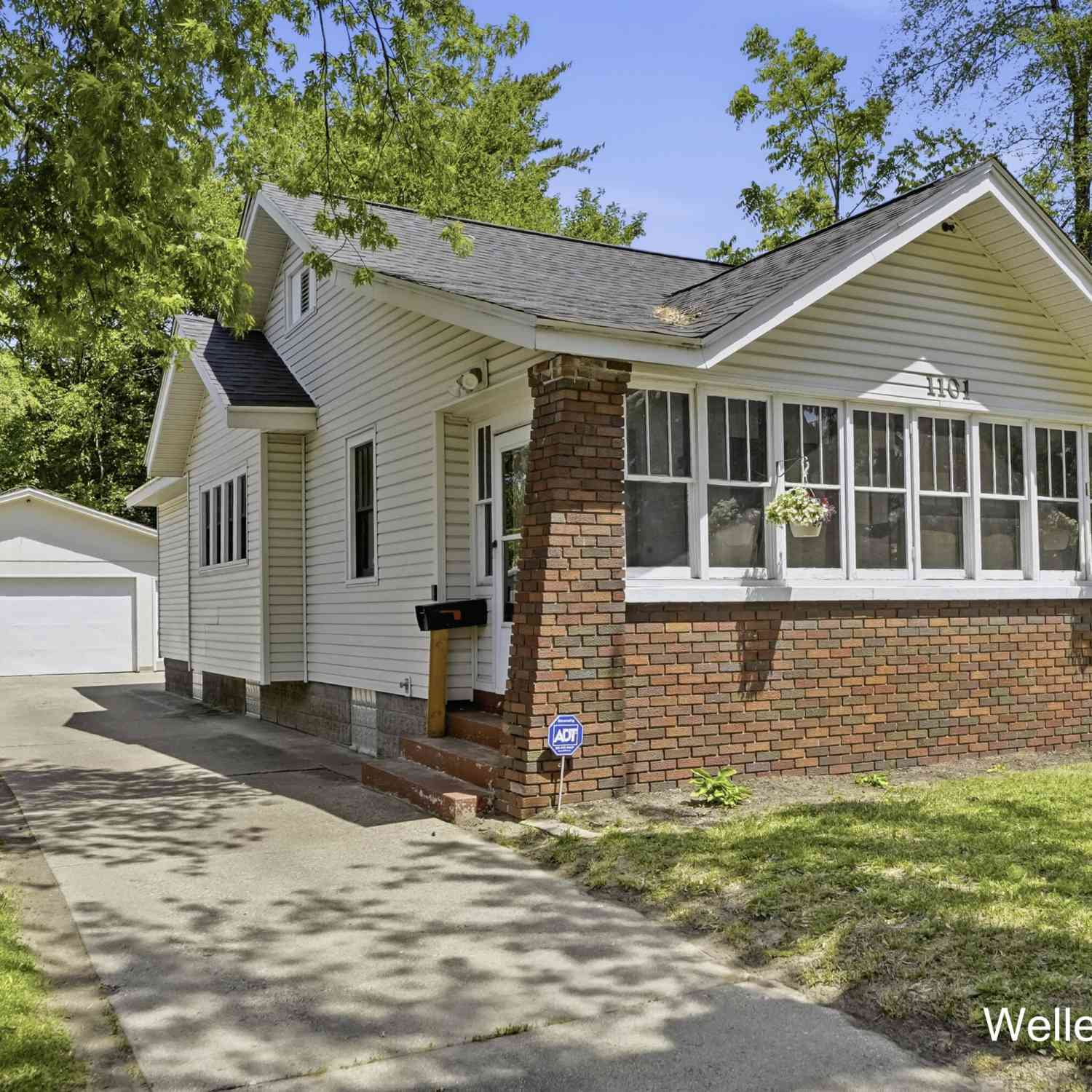 Homes For Sale - 1101 Burton Street<br/> Grand Rapids, MI 49507