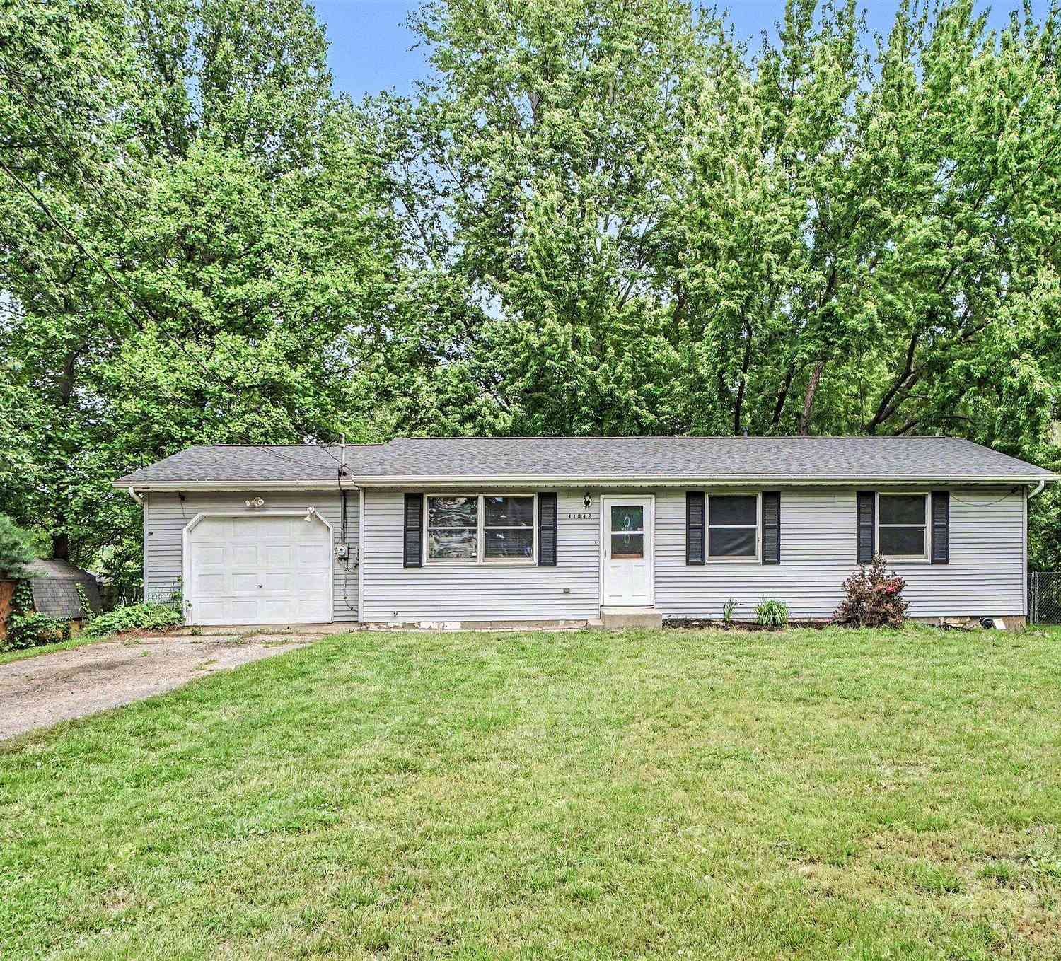 Homes For Sale - 41842 Paw Paw Road<br/> Van Buren County, Paw Paw, MI 49079