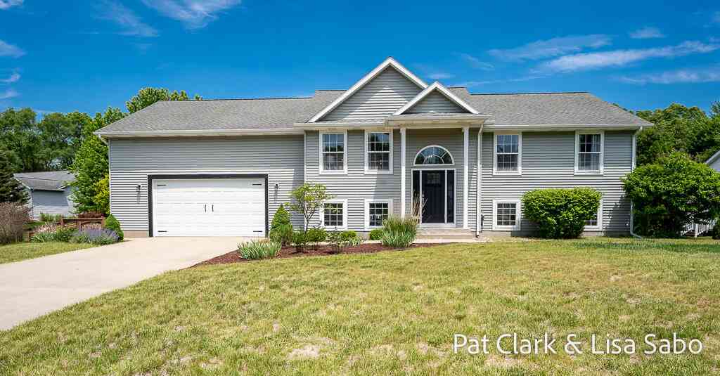 Homes For Sale - 3296 Rambling Brook Road<br/> Muskegon, MI 49444