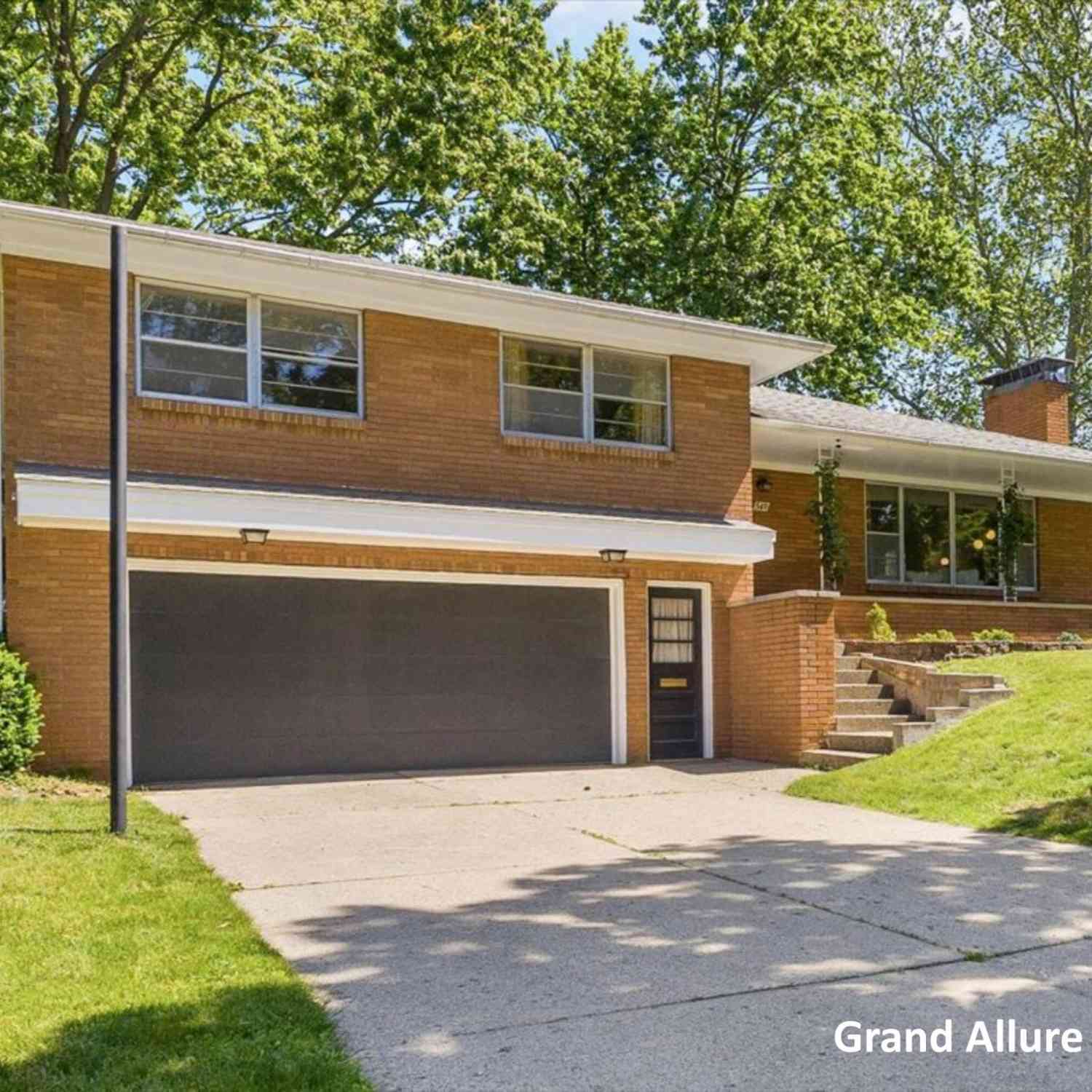 Homes For Sale - 549 Sligh Boulevard<br/> Grand Rapids, MI 49505