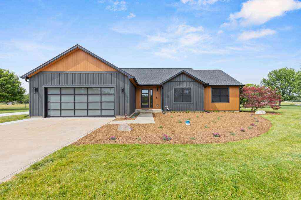 Homes For Sale - 20872 State Line Road<br/> Edwardsburg, MI 49112