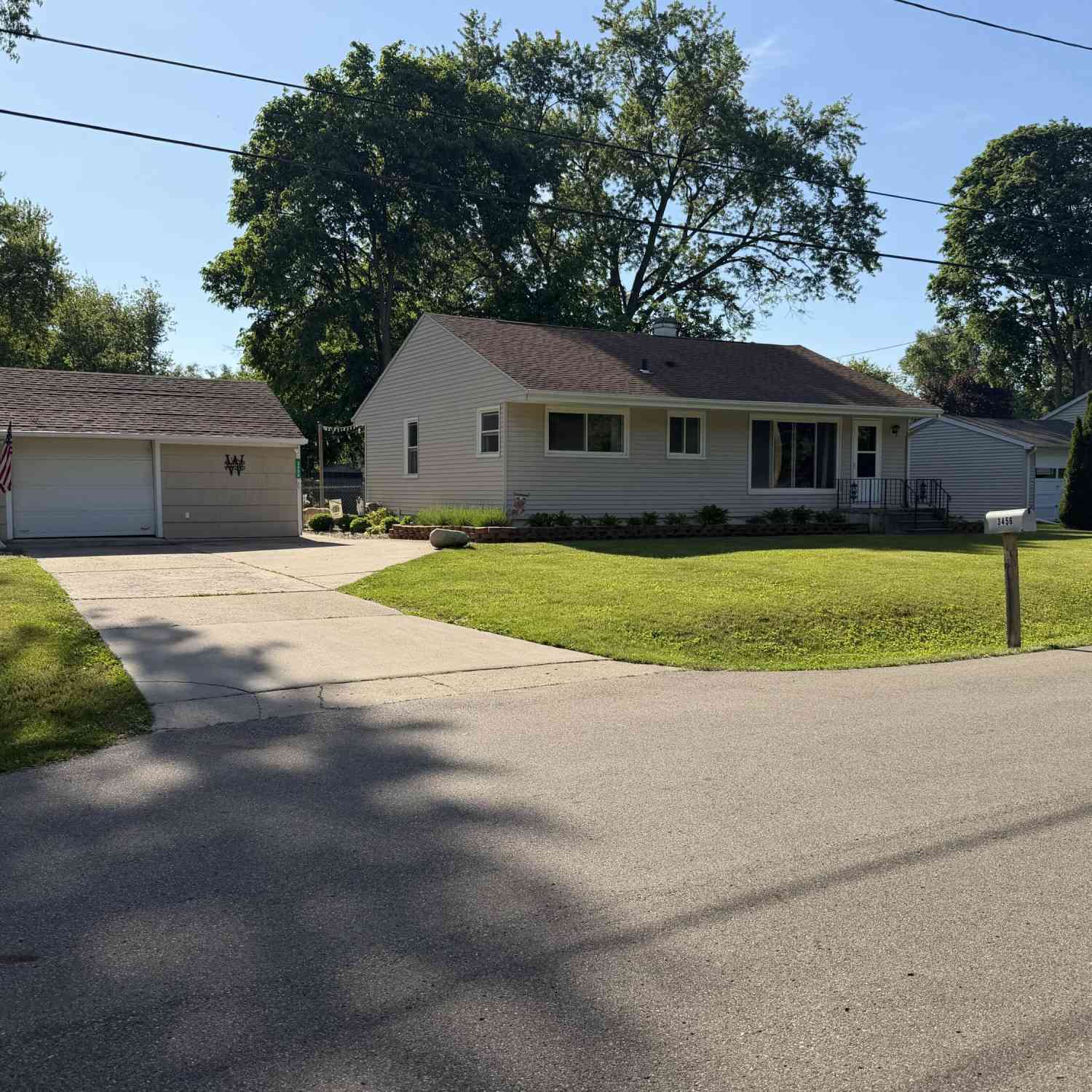 Homes For Sale - 3456 Acacia Boulevard<br/> Jackson, MI 49203
