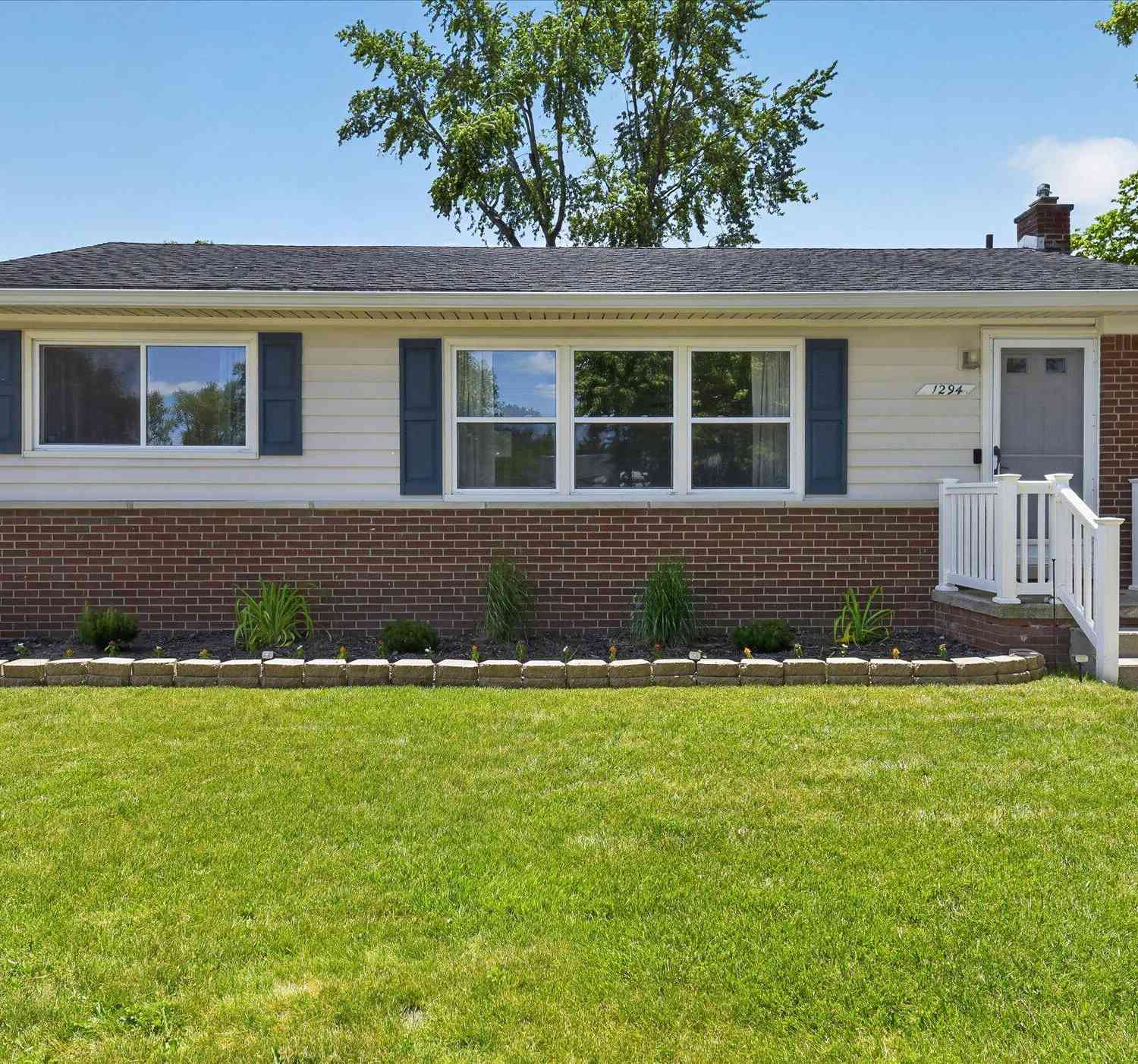 Homes For Sale - 1294 Hawthorne Avenue<br/> Ypsilanti, MI 48198