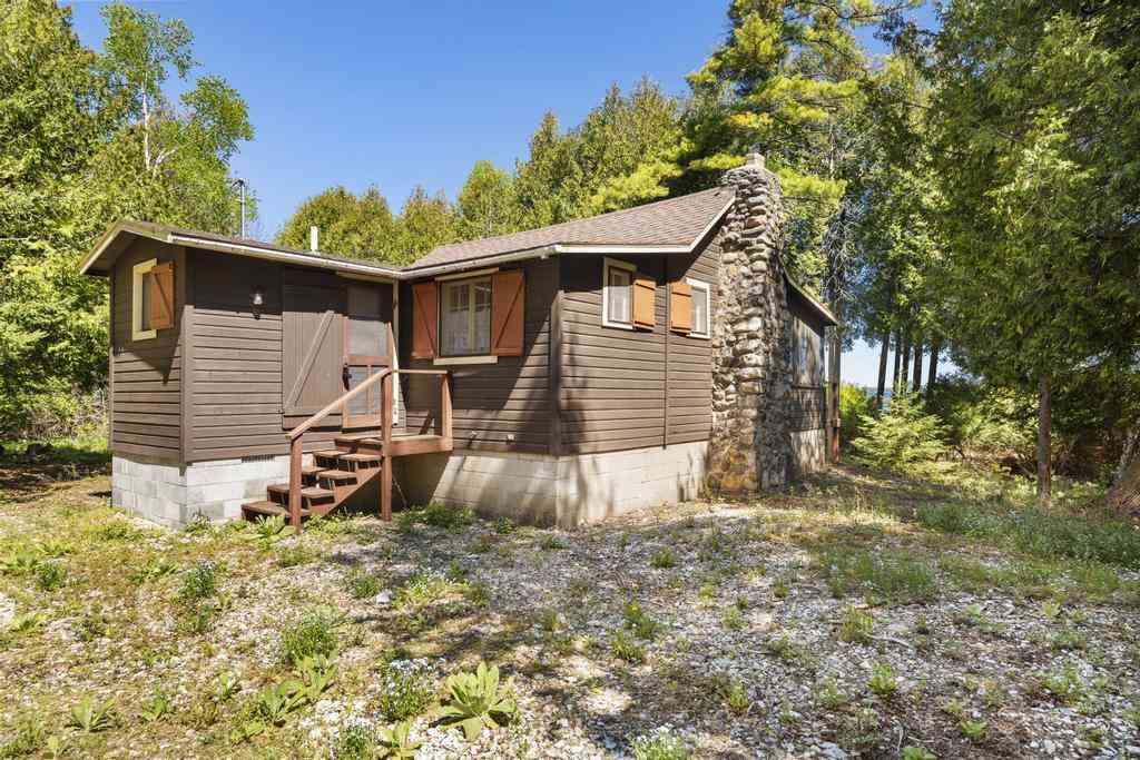 Homes For Sale - 1264 Wenniway Drive<br/> Emmet County, Mackinaw City, MI 49701