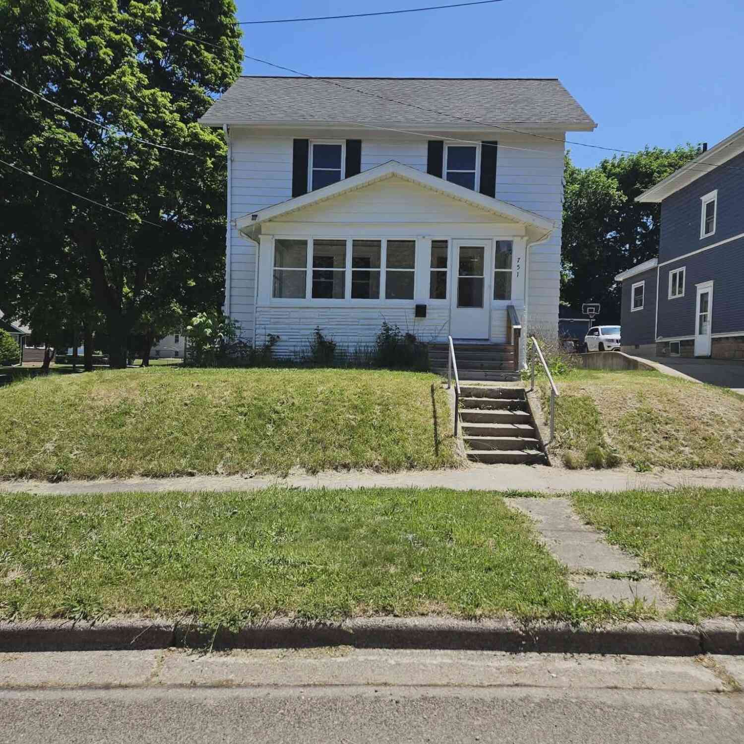 Homes For Sale - 751 N East Avenue<br/> Jackson, MI 49202