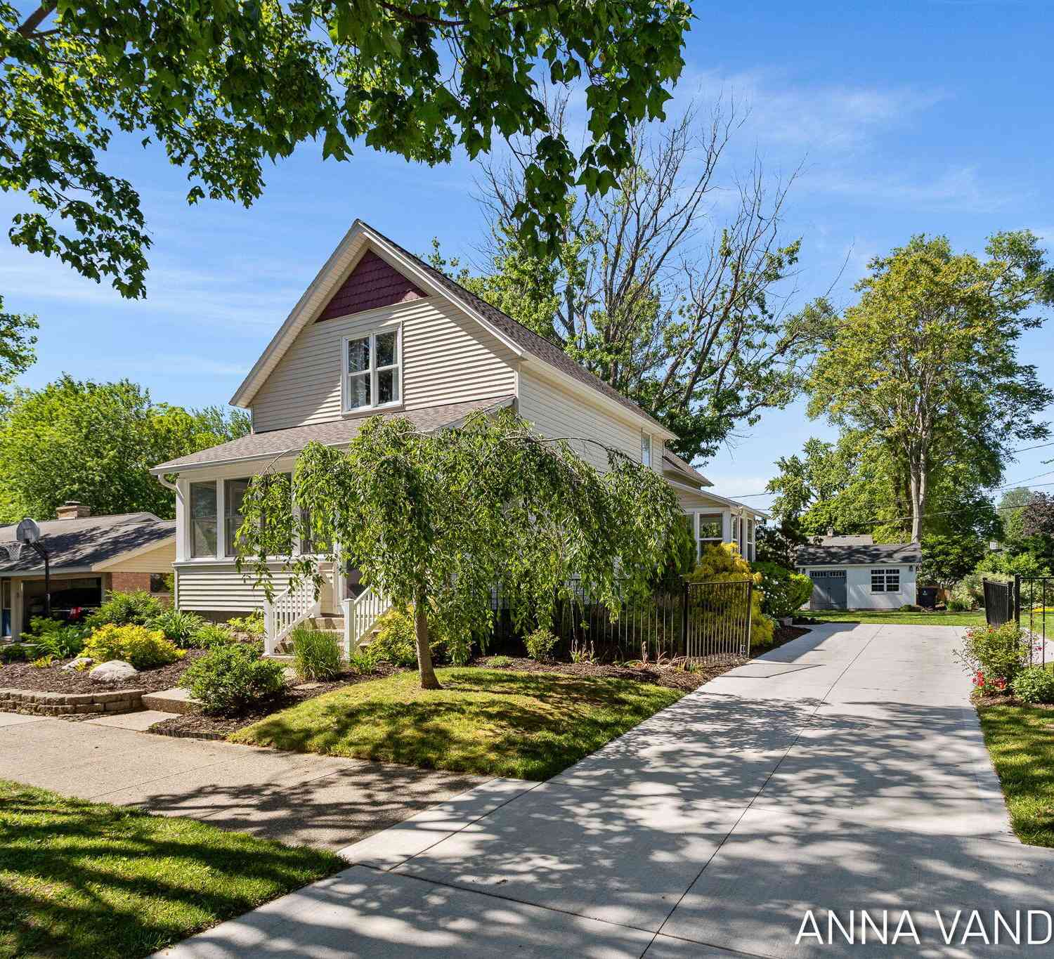 Homes For Sale - 31 W 28th Street<br/> Holland, MI 49423