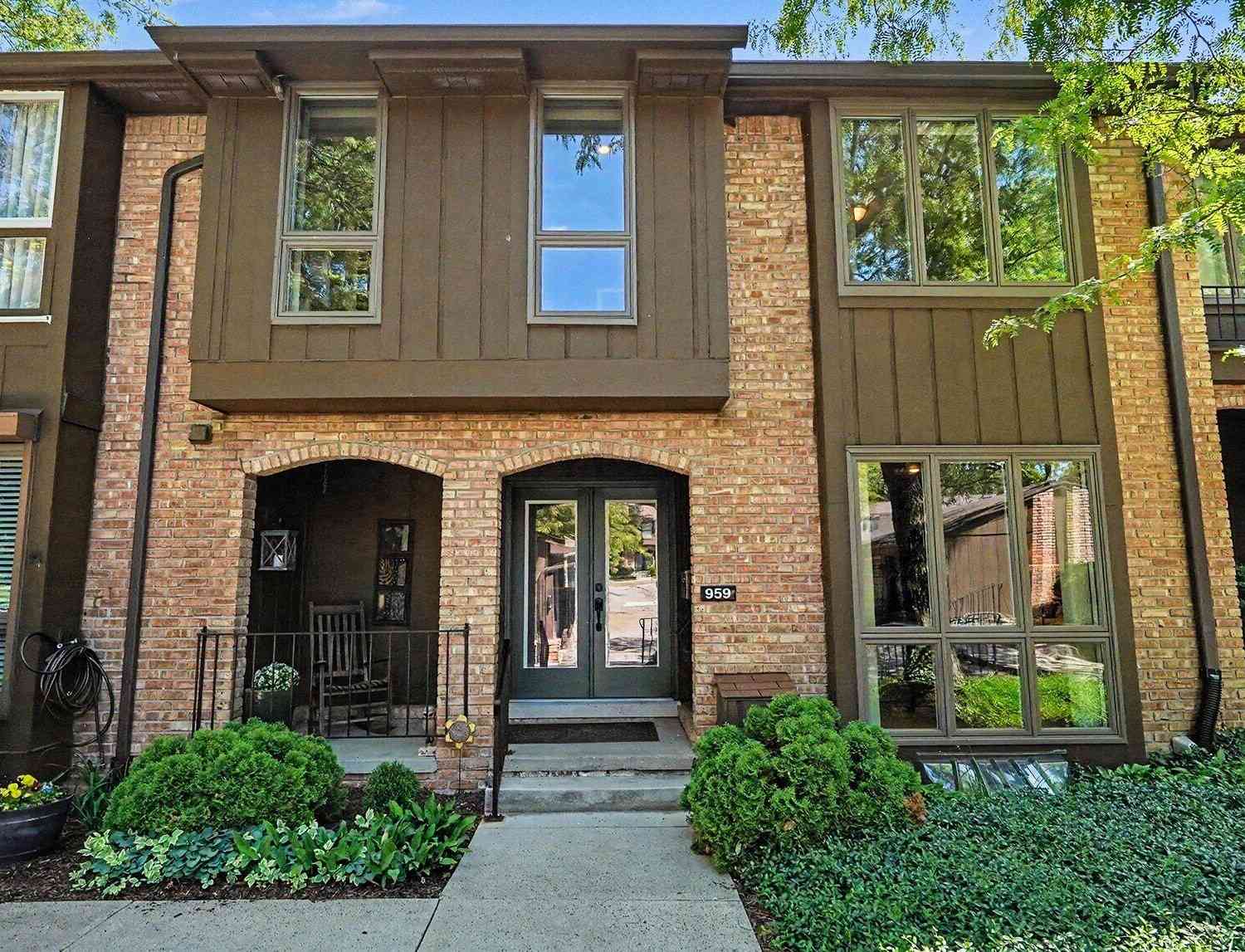 Condo For Sale - 959 Greenhills Drive<br/> Ann Arbor, MI 48105
