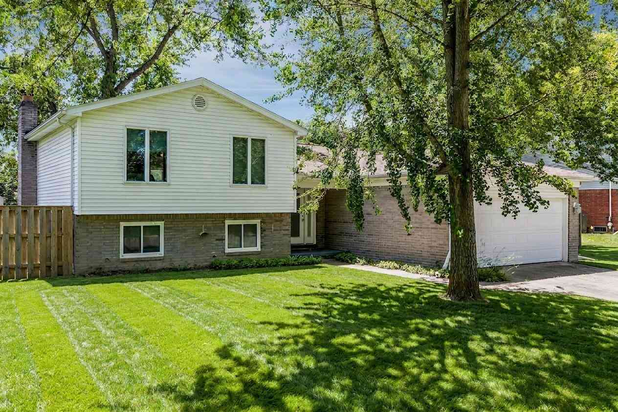 Homes For Sale - 403 Lexington Drive<br/> Saline, MI 48176