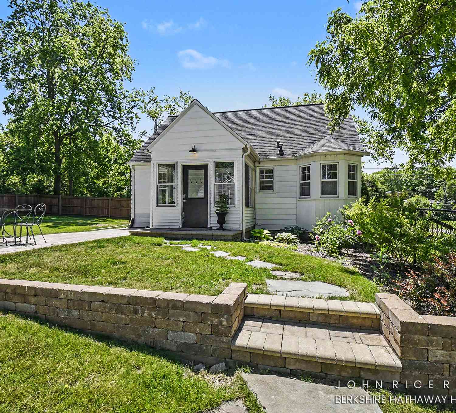 Homes For Sale - 2101 Boston Street<br/> Grand Rapids, MI 49506