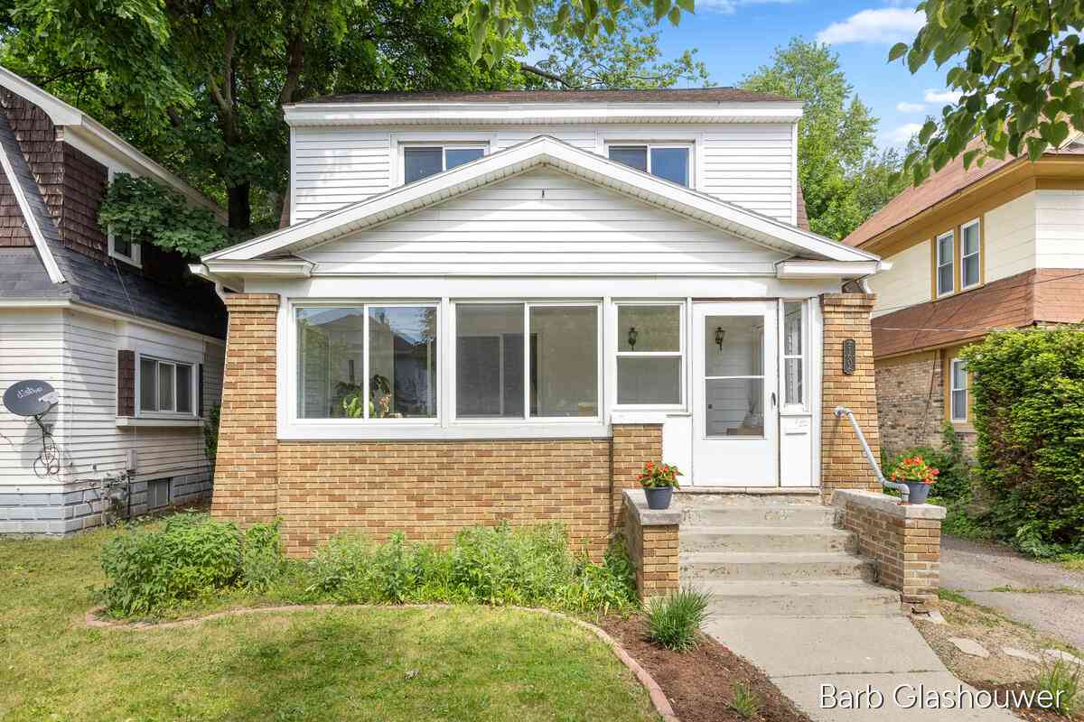 Homes For Sale - 1606 Francis Avenue<br/> Grand Rapids, MI 49507