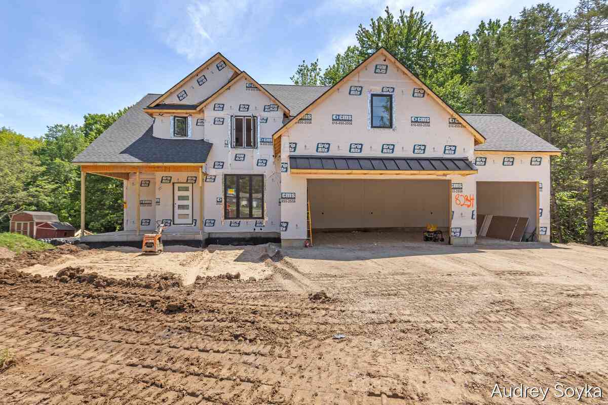 Homes For Sale - 8234 Cascade Road<br/> Ada, MI 49301