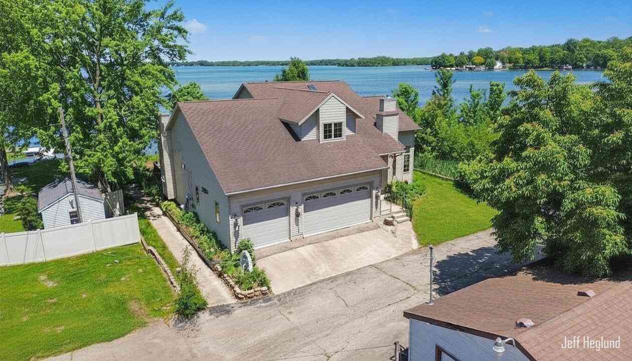 Homes For Sale - 4211 Lynden Road<br/> Barry County, Shelbyville, MI 49344