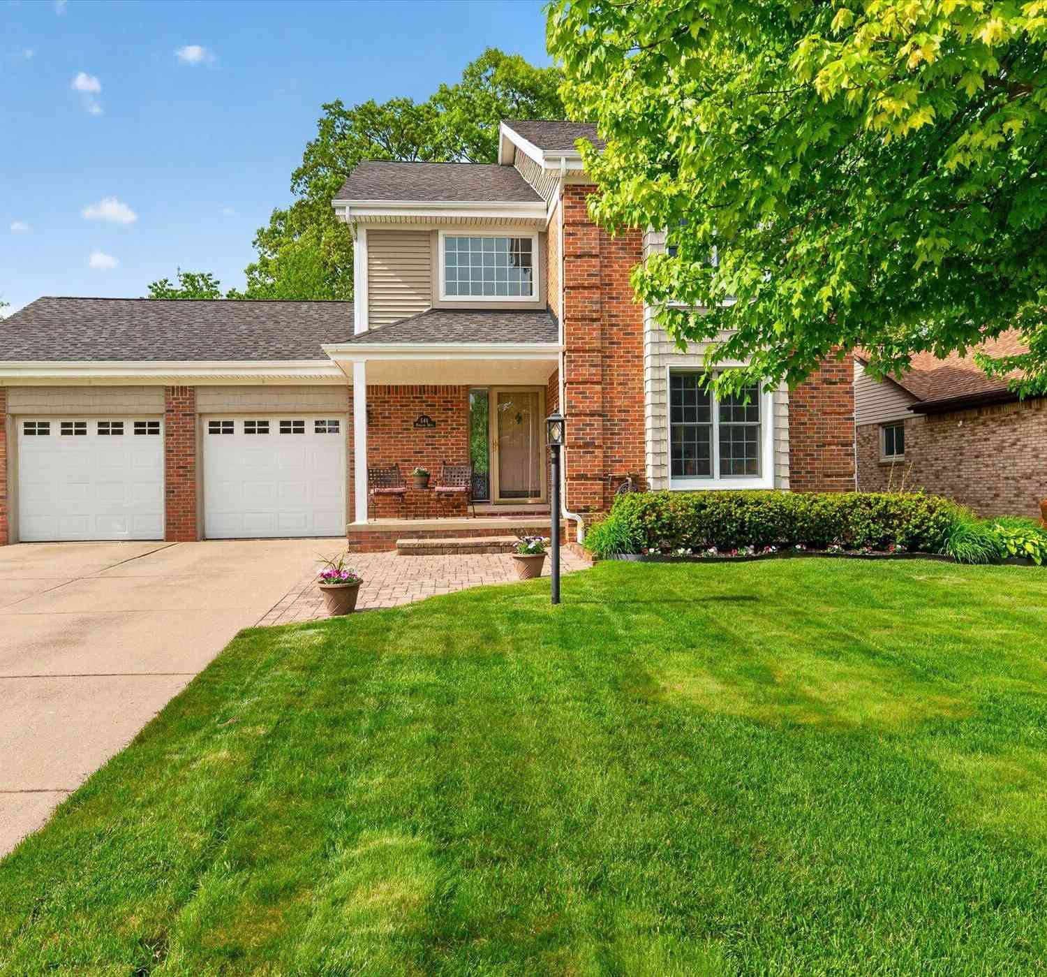 Homes For Sale - 546 Parkland Drive<br/> Rochester, MI 48307
