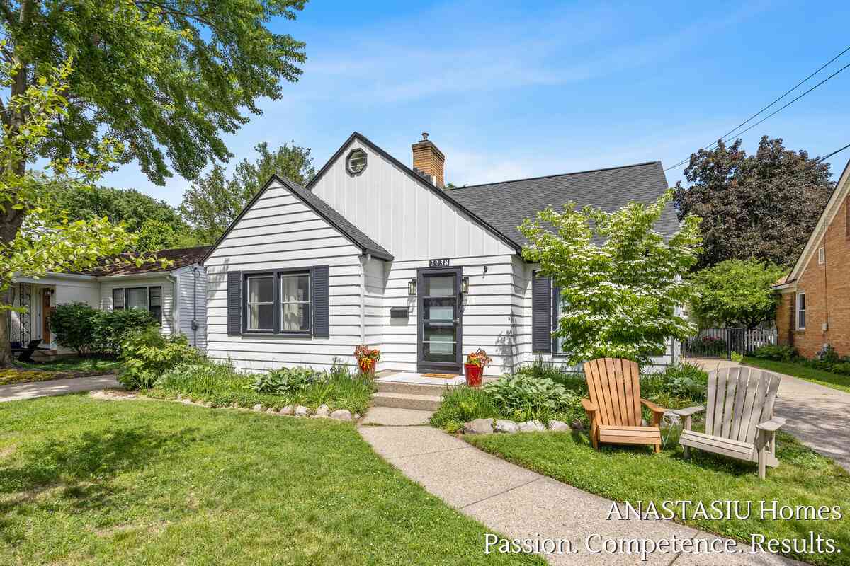 Homes For Sale - 2238 Godwin Avenue<br/> Grand Rapids, MI 49507