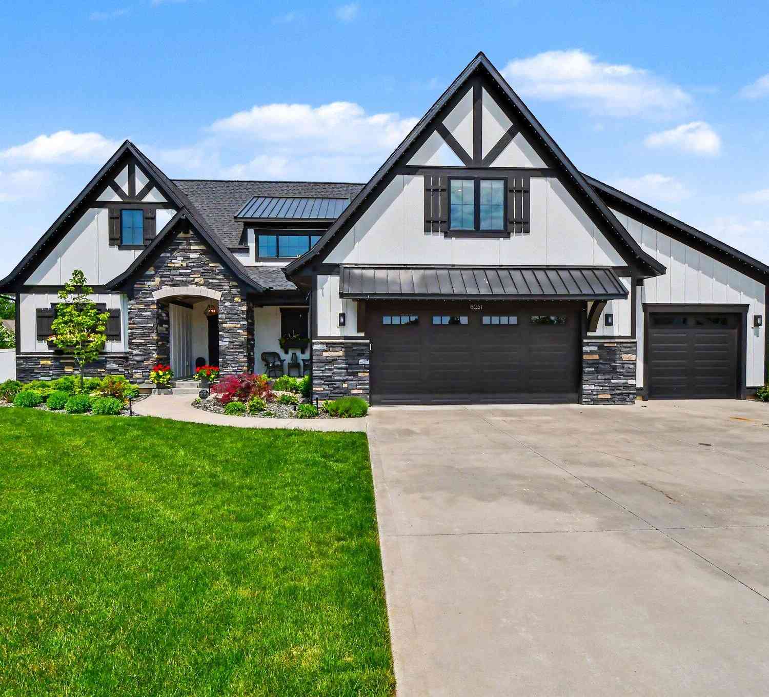 Homes For Sale - 8251 Country Rail Drive<br/> Kent County, Byron Center, MI 49315