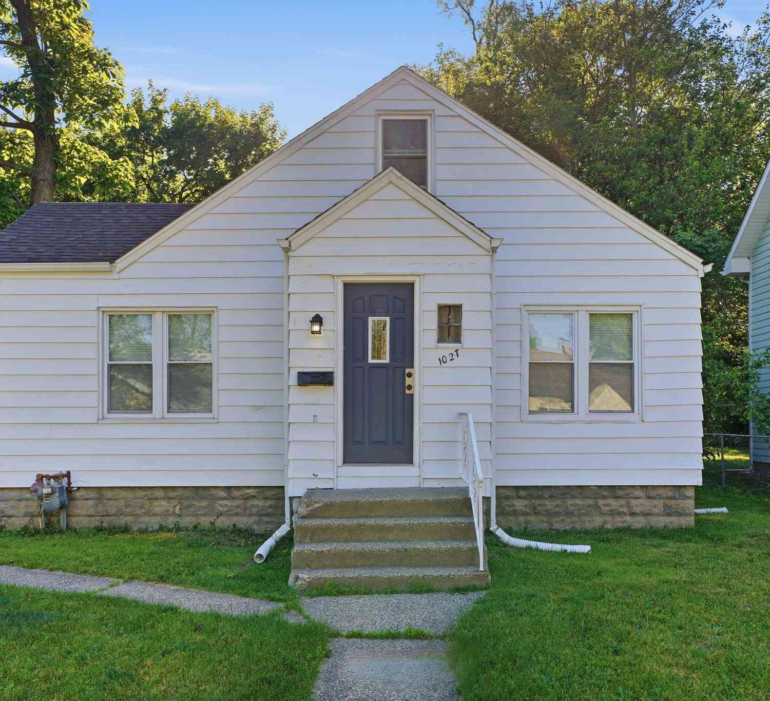 Homes For Sale - 1027 Monroe Street<br/> Berrien County, Benton Harbor, MI 49022