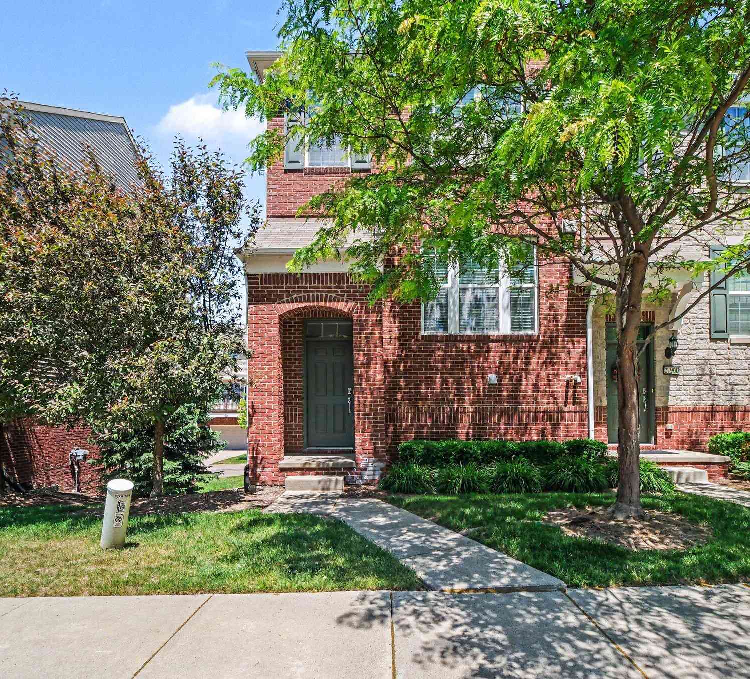 Condo For Rent - 27902 Hopkins Drive<br/> Novi, MI 48377