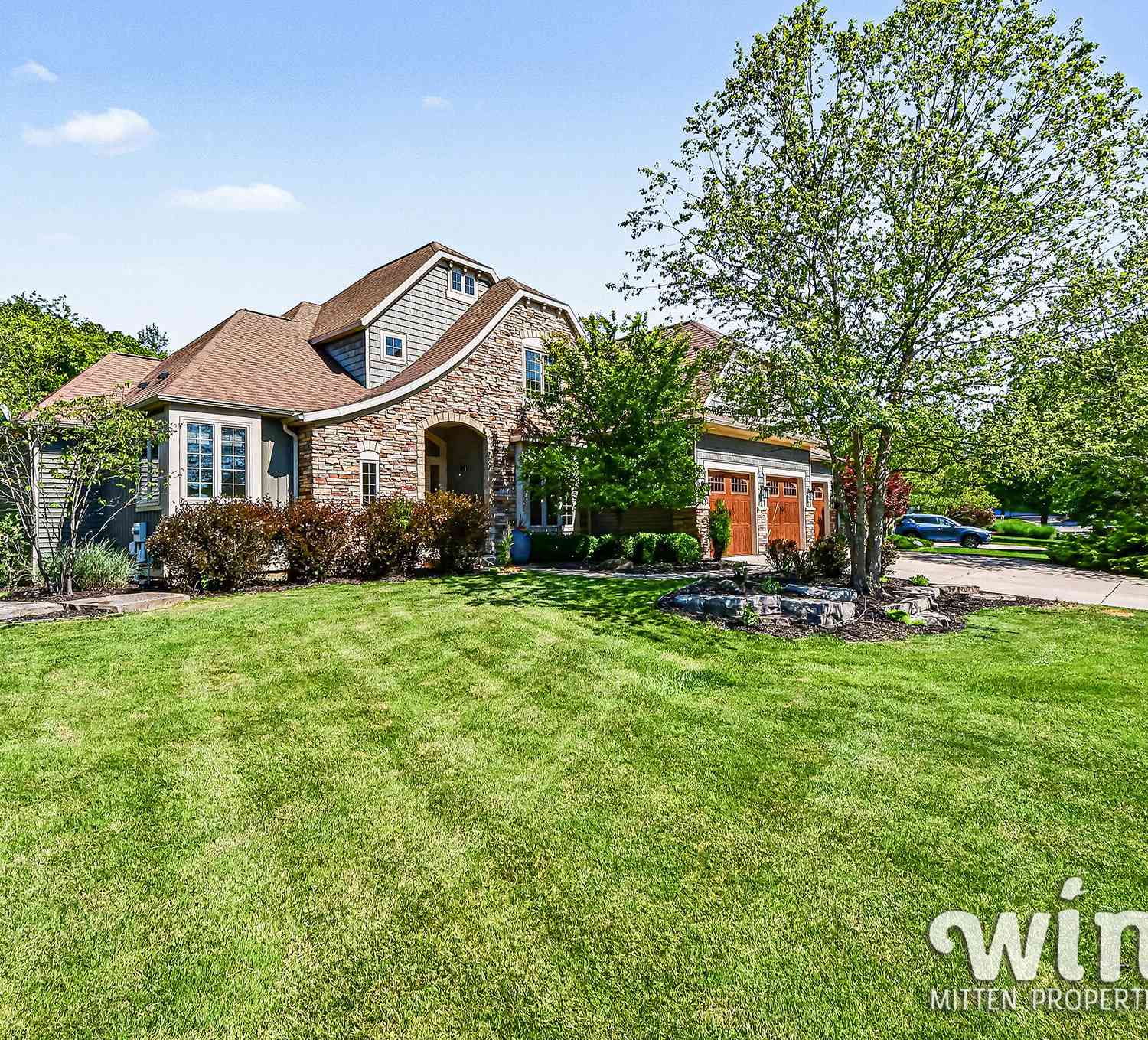 Homes For Sale - 1330 Glen Ellyn Drive<br/> Grand Rapids, MI 49546