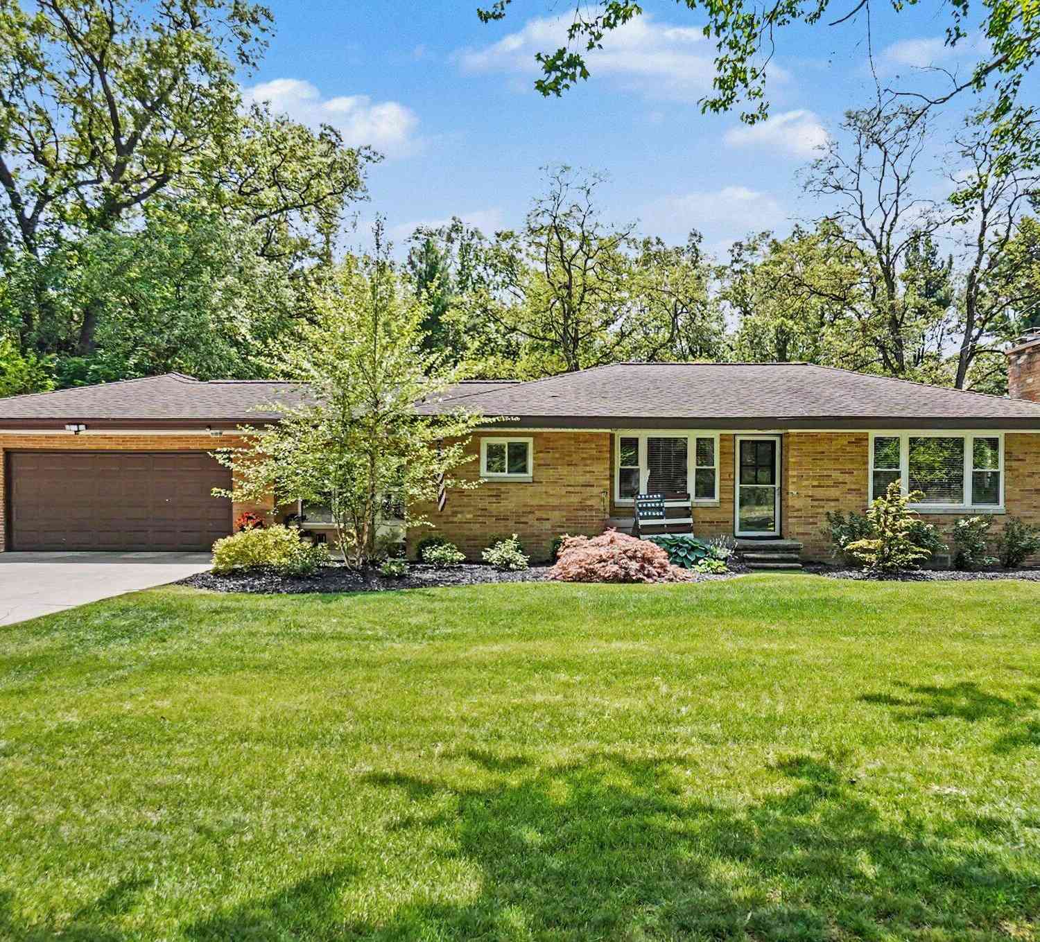 Homes For Sale - 5525 Dowling Street<br/> Montague, MI 49437