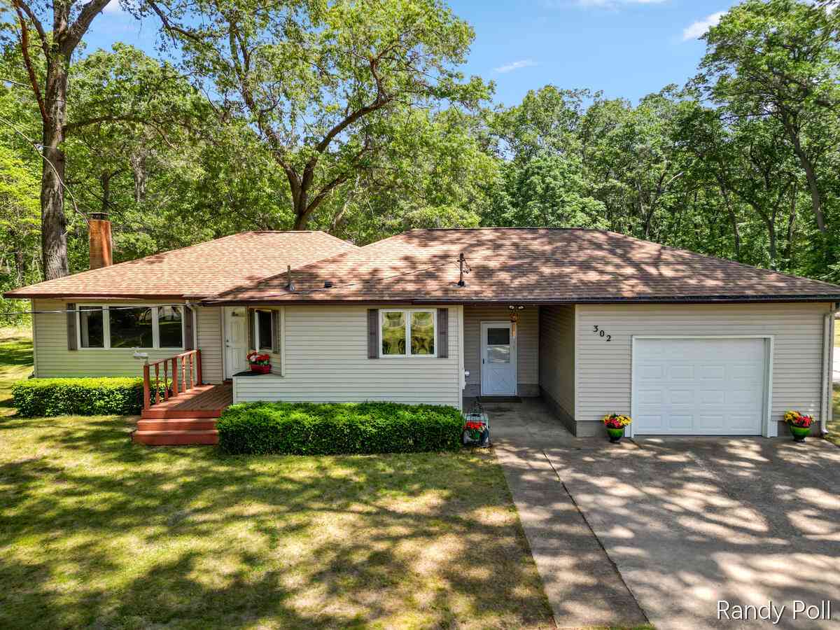 Homes For Sale - 302 S Brooks Road<br/> Muskegon, MI 49442