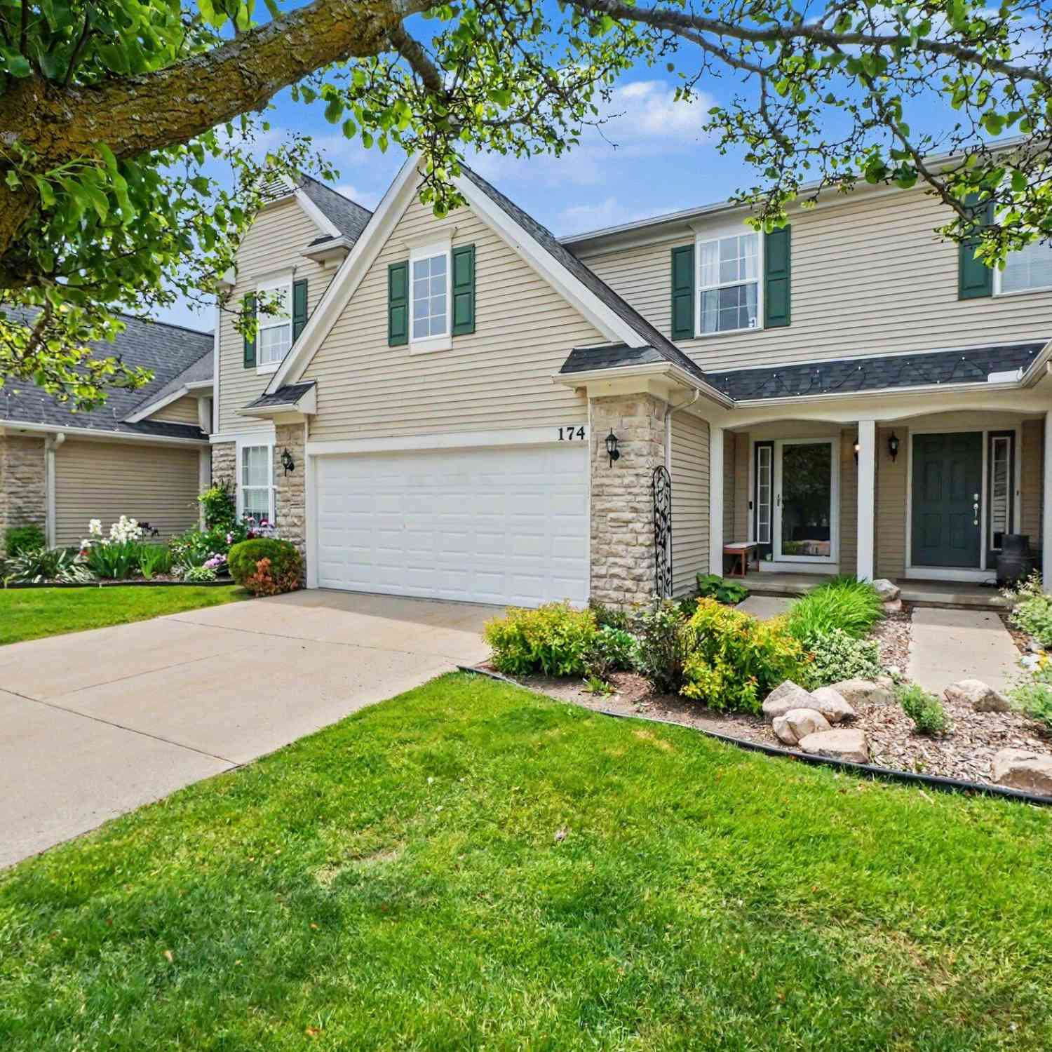 Condo For Sale - 174 Burwyck Park Drive<br/> Saline, MI 48176