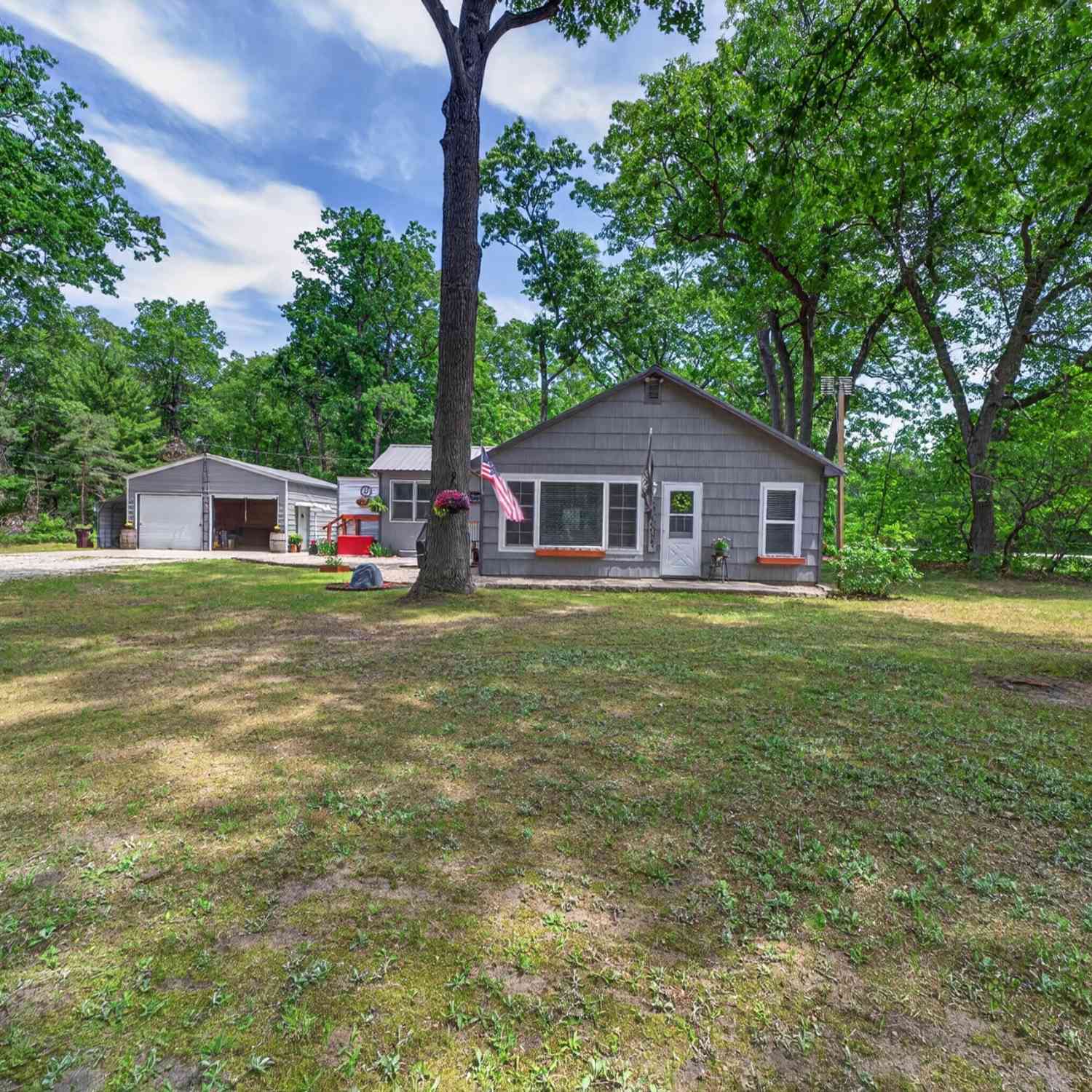 Homes For Sale - 588 N Mill Iron Road<br/> Muskegon, MI 49442