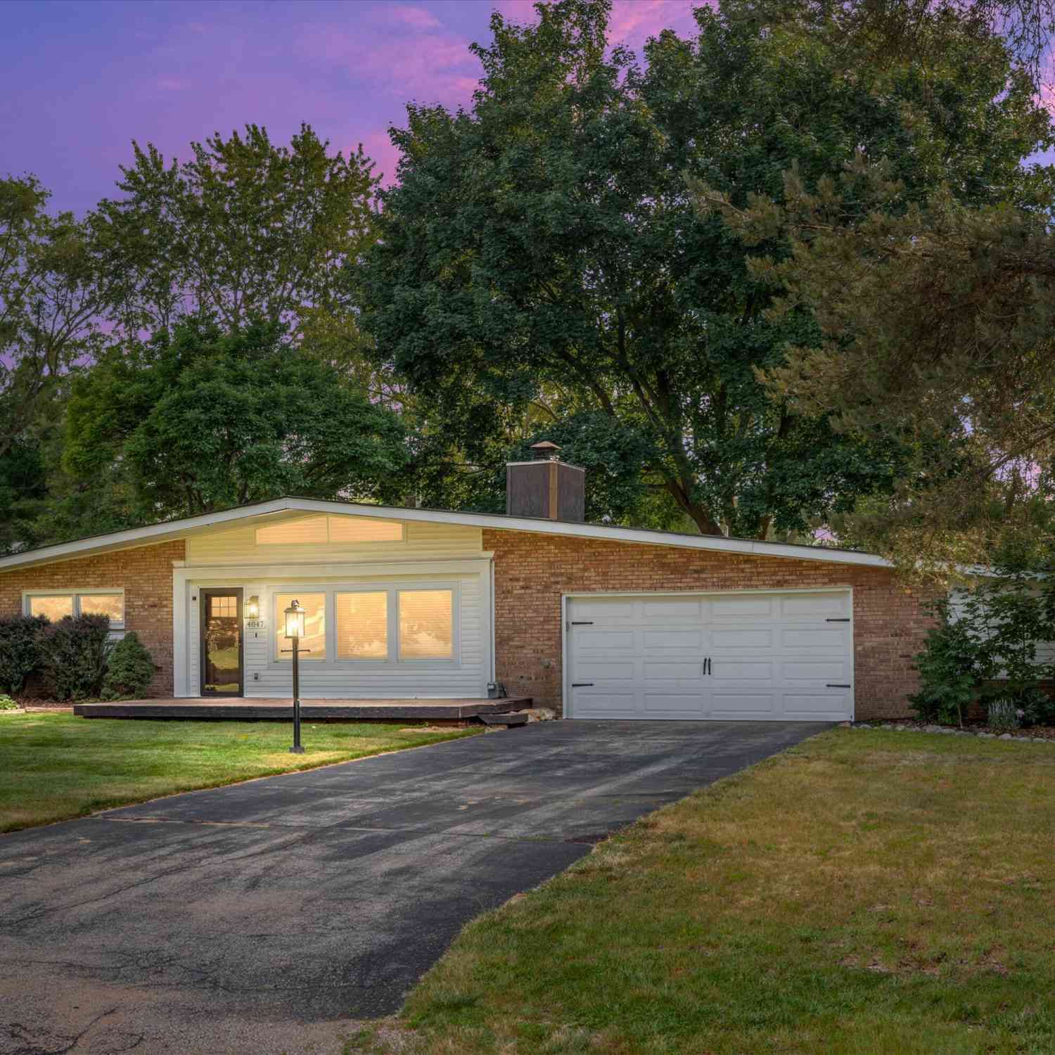 Homes For Rent - 4047 Ledgestone Drive<br/> Waterford, MI 48329