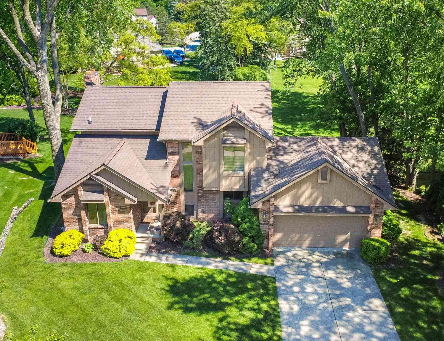 Homes For Sale - 6718 Forest Park Drive<br/> Troy, MI 48098