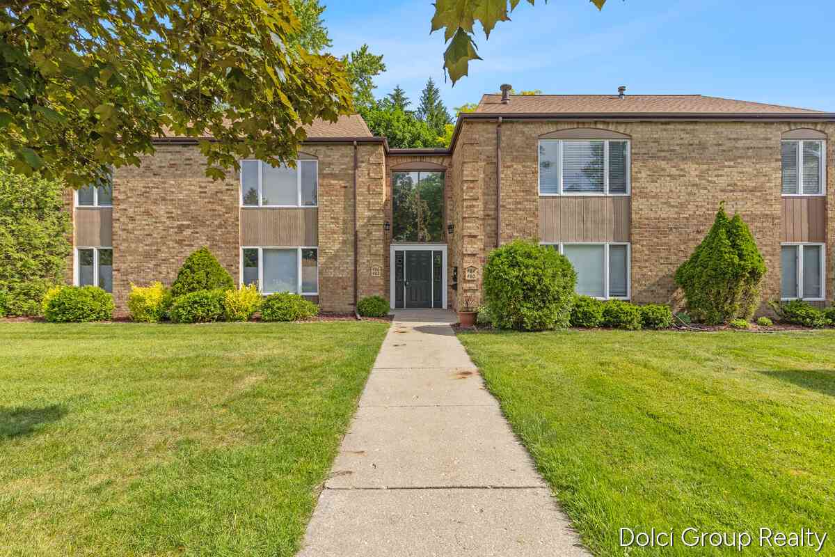 Condo For Sale - 484 Barkwood Court<br/> Grand Rapids, MI 49534