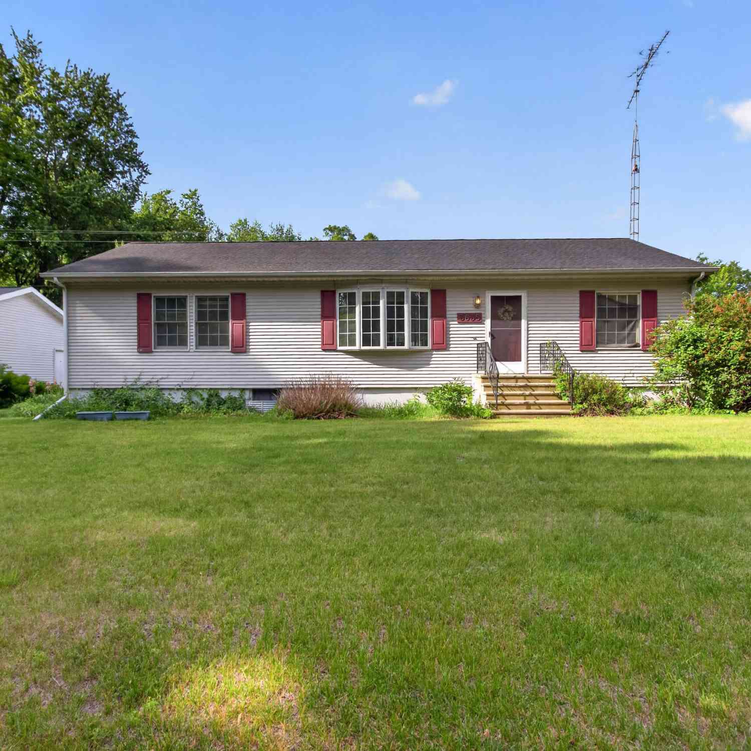 Homes For Sale - 3635 Hart Road<br/> Jackson, MI 49201