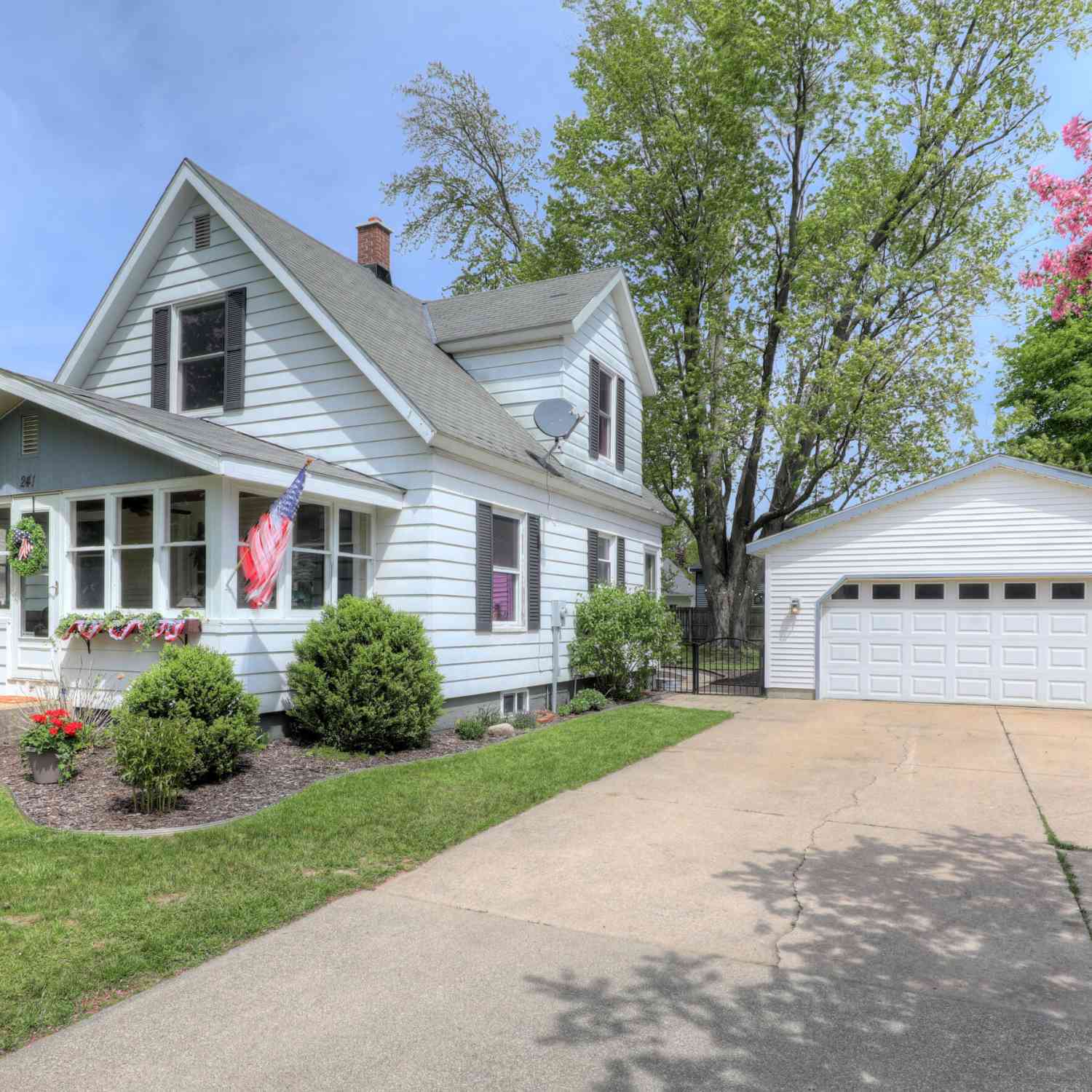 Homes For Sale - 241 Woodward Street<br/> Zeeland, MI 49464