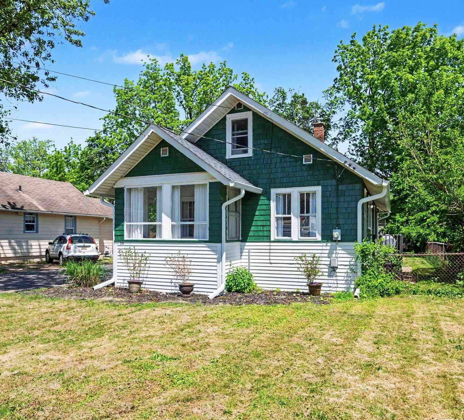 Homes For Sale - 204 Nelson Avenue<br/> Kalamazoo, MI 49006