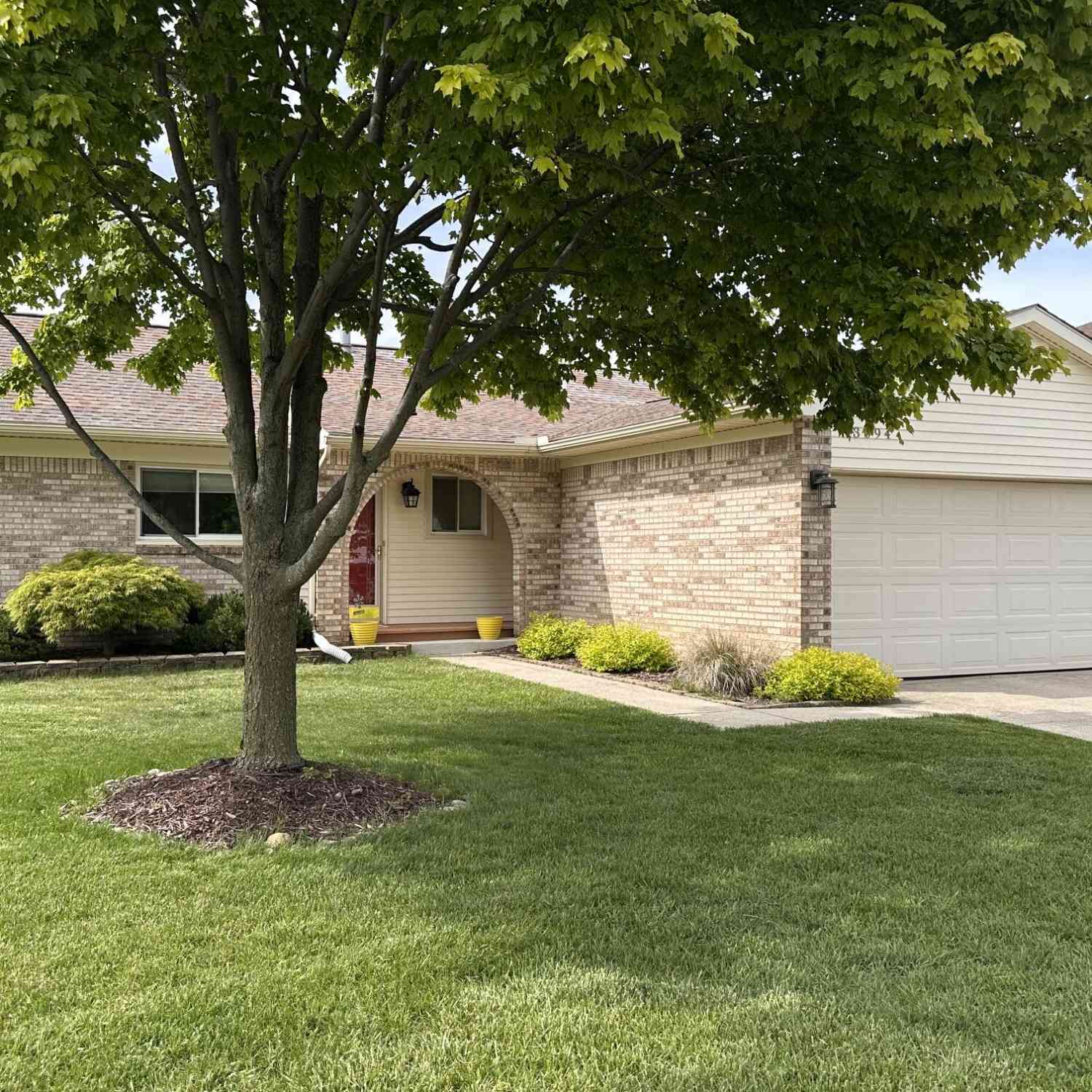 Homes For Sale - 43694 Emrick Drive<br/> Canton, MI 48187