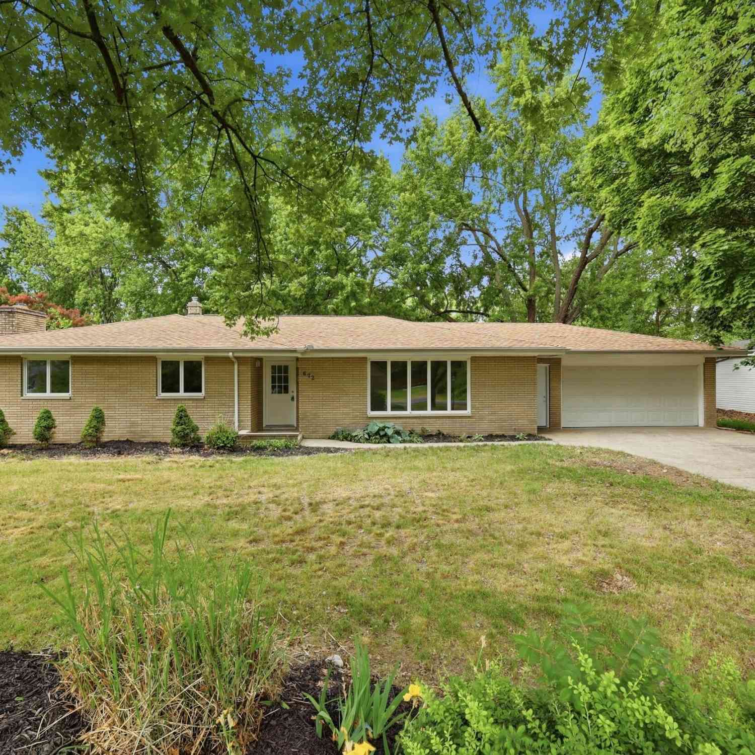Homes For Sale - 672 Jakway Avenue<br/> Benton Harbor, MI 49022