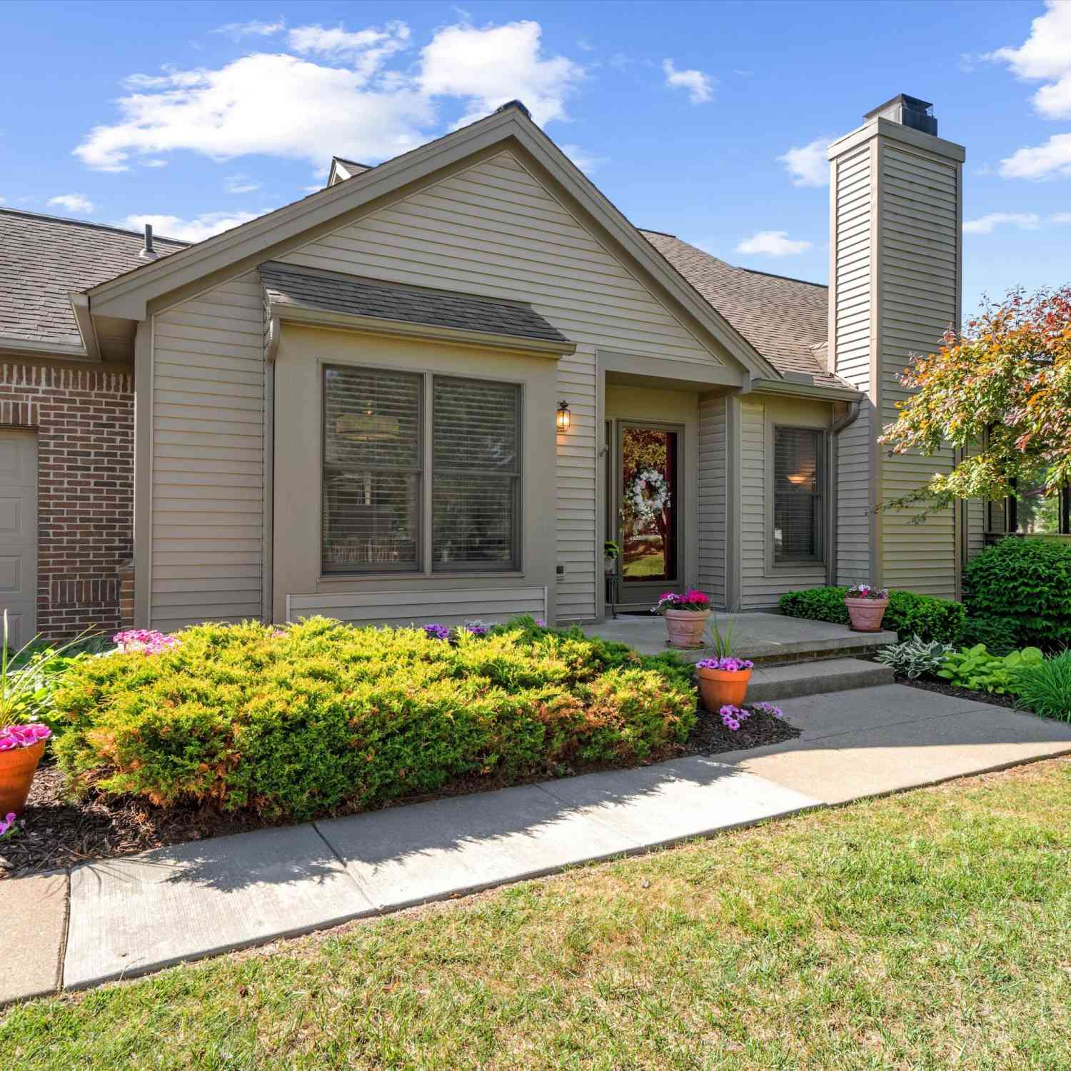 Condo For Sale - 447 Sumark Way<br/> Ann Arbor, MI 48103