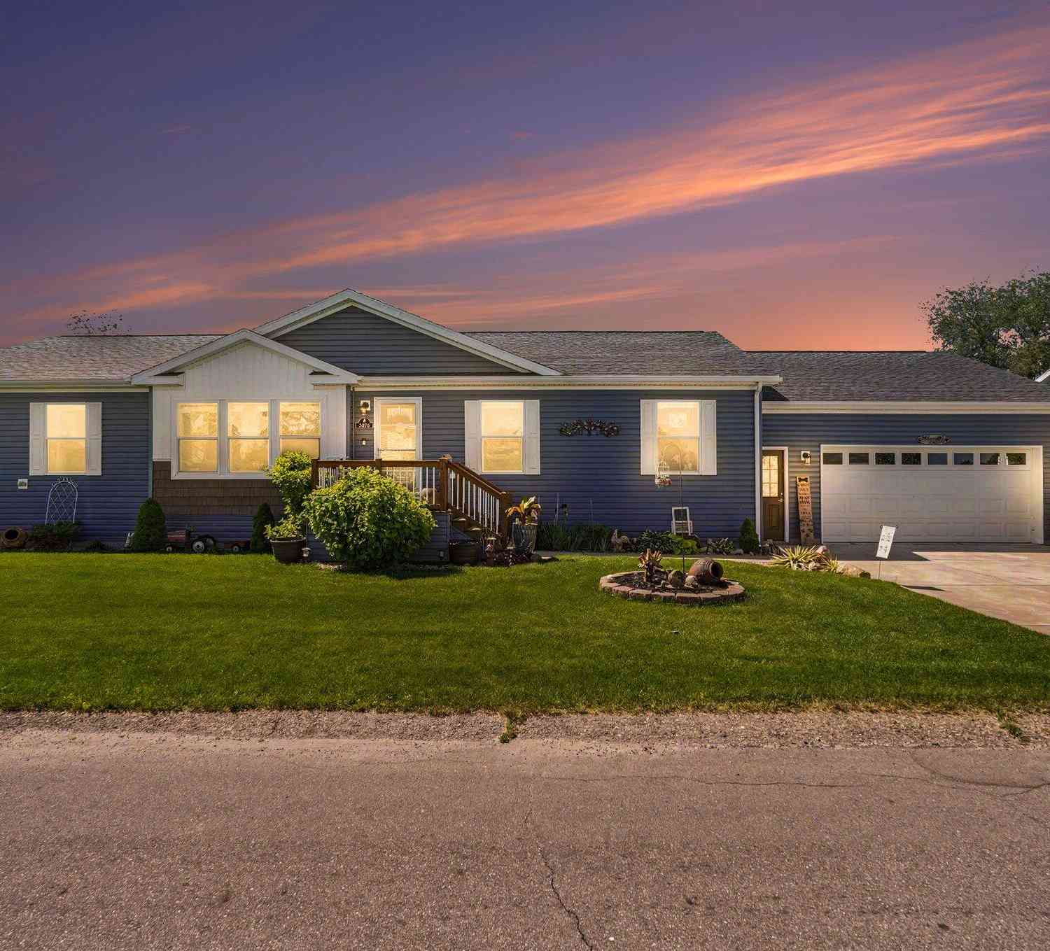 Mobile Home For Sale - 3676 Hollyfield Drive<br/> Kent County, Cedar Springs, MI 49319