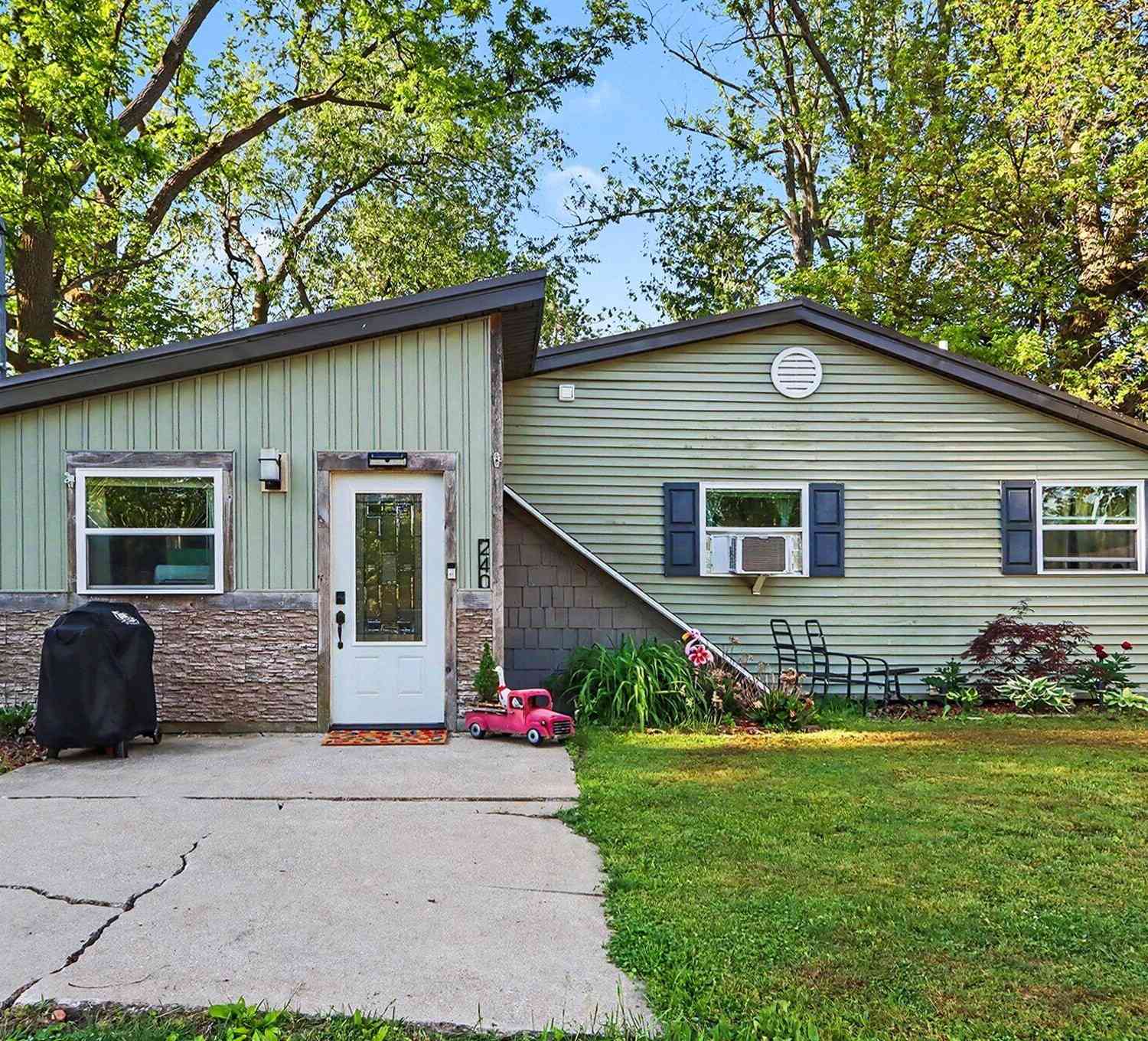 Homes For Sale - 240 W Amy Street<br/> Hastings, MI 49058