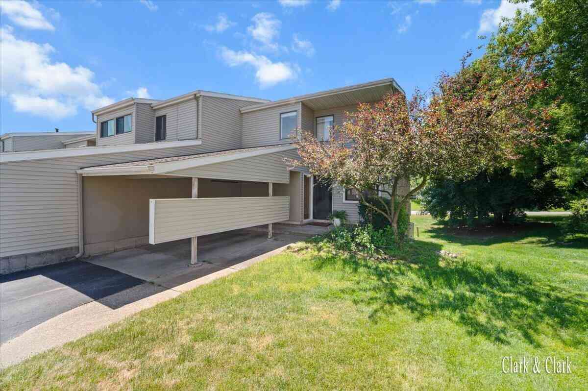 Condo For Sale - 3014 Chapshire Drive<br/> Grand Rapids, MI 49546