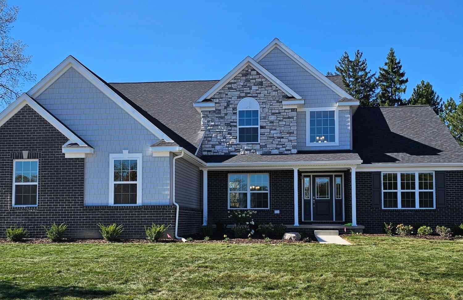Homes For Sale - 9620 Valley View Court<br/> Saline, MI 48176