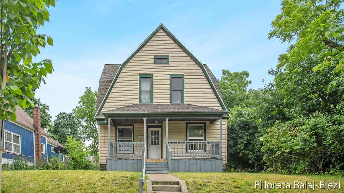 Homes For Sale - 714 Adams Street<br/> Grand Rapids, MI 49507