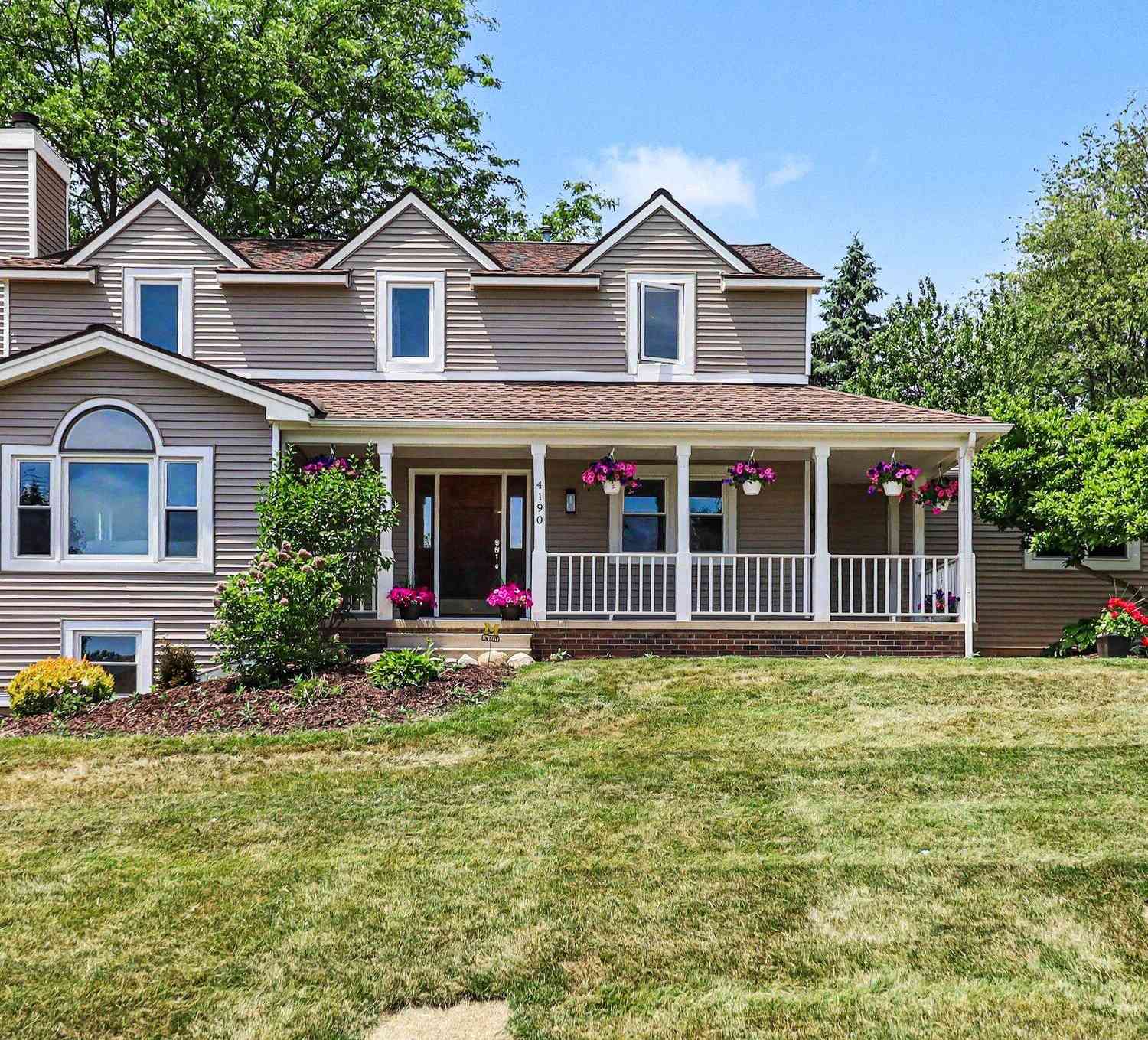 Homes For Sale - 4190 Glen Eagles Court<br/> Ann Arbor, MI 48103