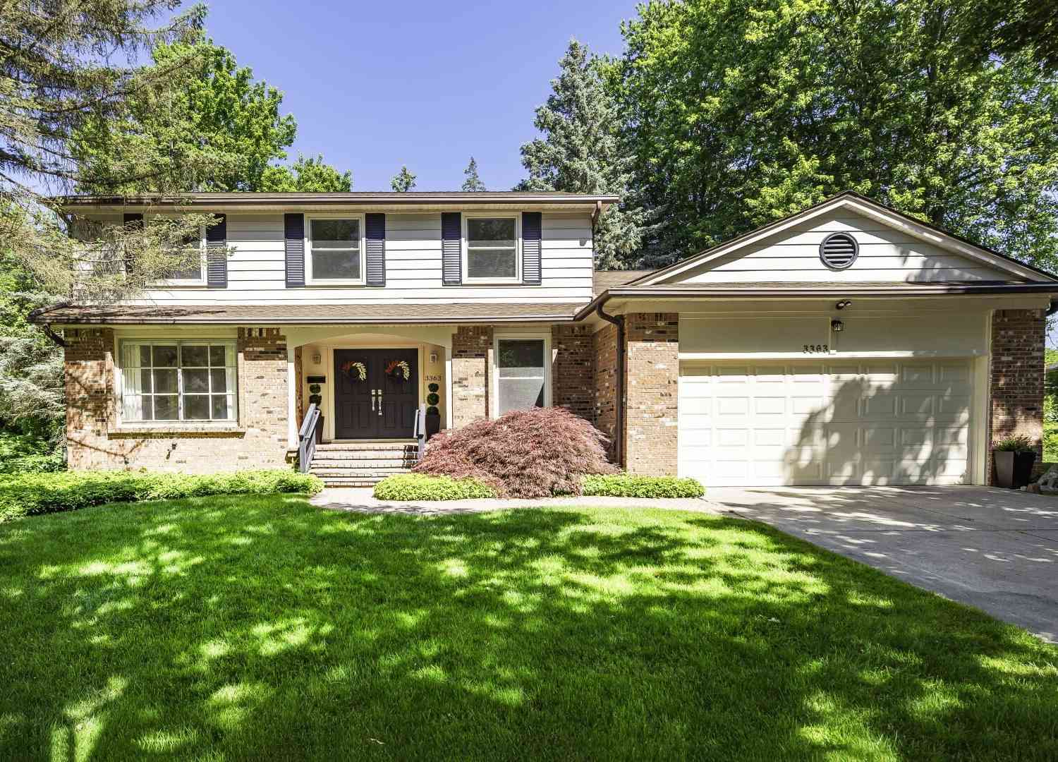 Homes For Sale - 3363 Yellowstone Drive<br/> Ann Arbor, MI 48105