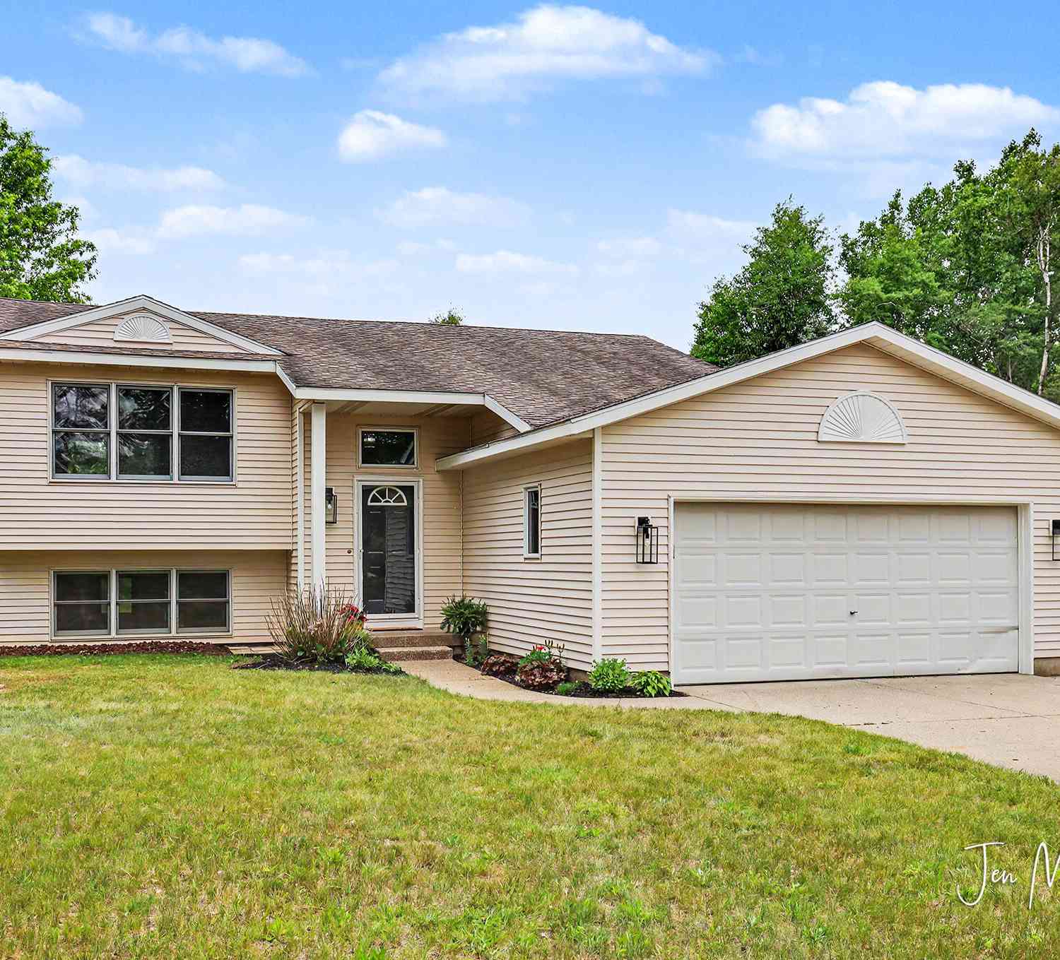 Homes For Sale - 4050 Rector Street<br/> Kent County, Rockford, MI 49341